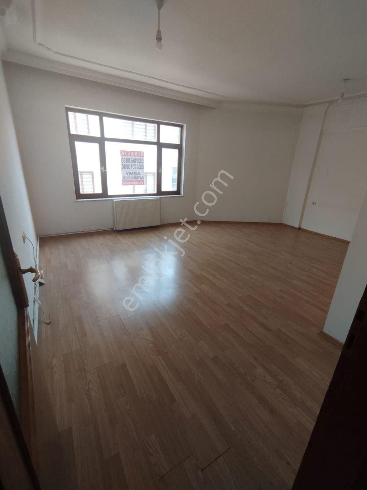 Isparta Merkez Gazi Kemal Mahallesinde Geniş Kiralık Daire