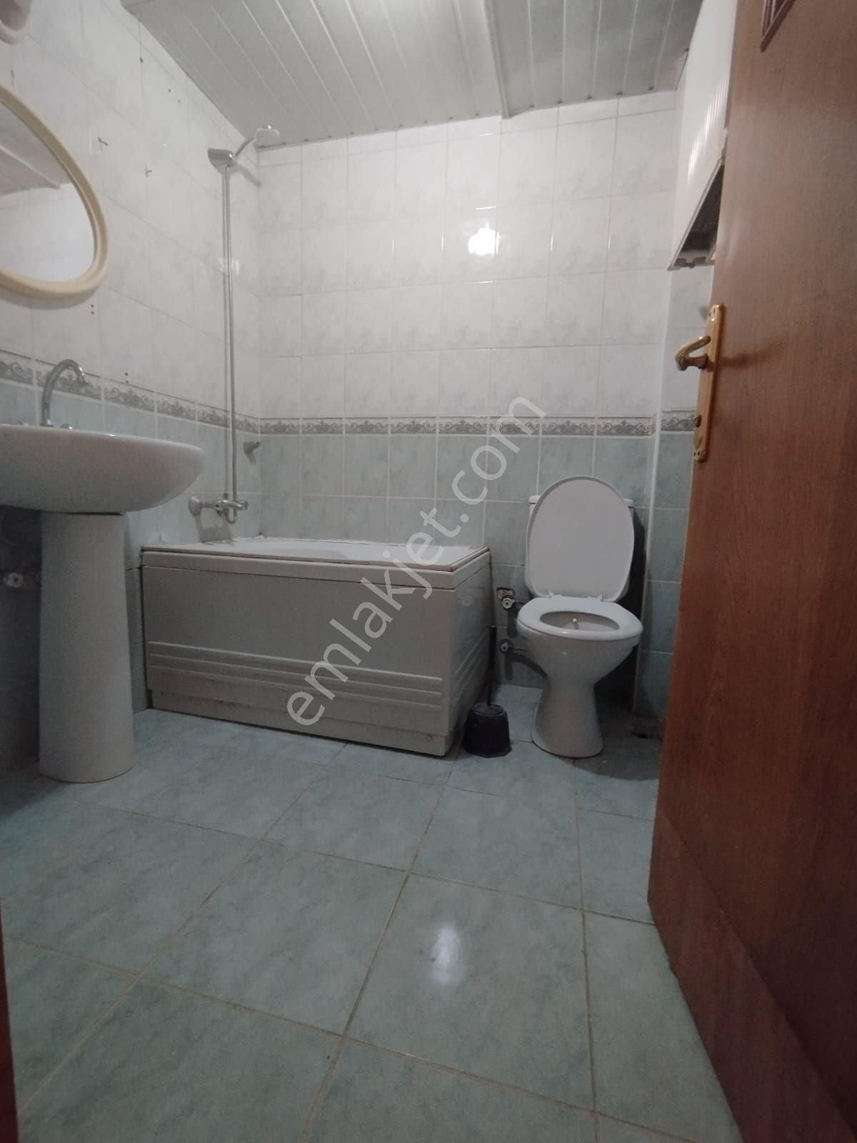 Isparta Merkez Gazi Kemal Mahallesinde Geniş Kiralık Daire