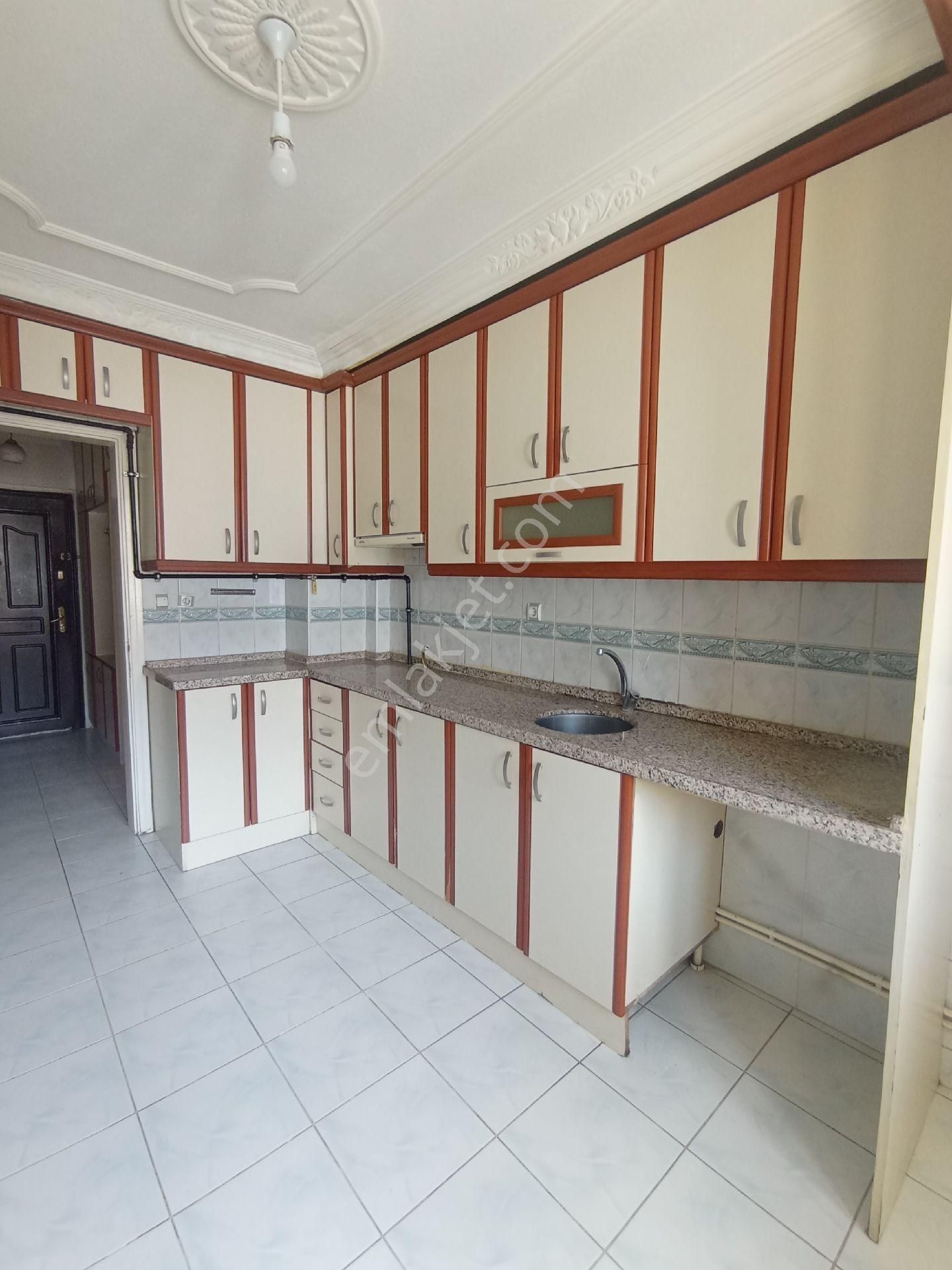 Sirakapilar Mahallesinde Satılık Daire