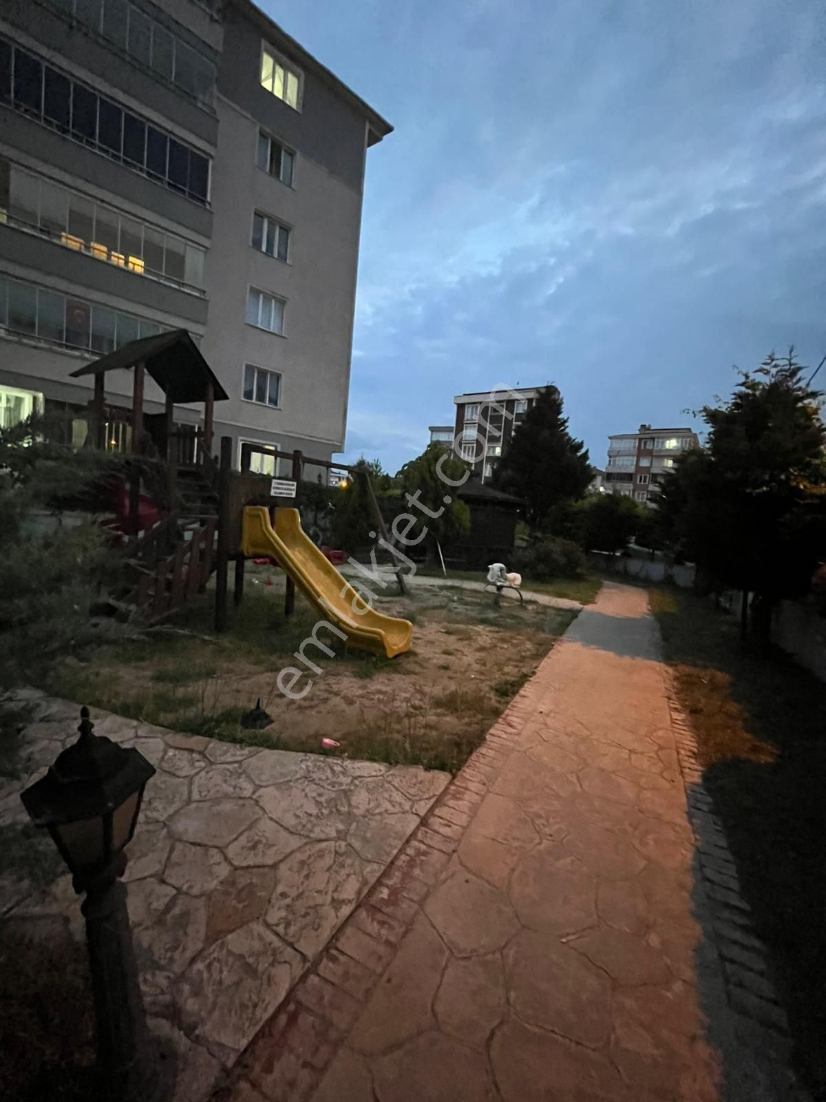 Merhabalar Çorlu Emlakların Girişinde Satılık 3+1 Daire