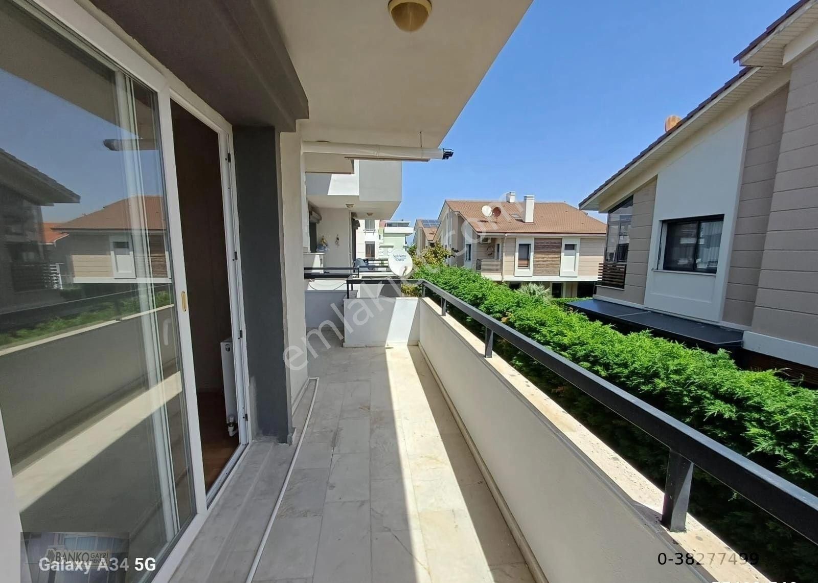 Güzelbahcede Yalı Mah. Balık Pazarına Yakın Migros Arkası Bakımlı Ara Kat Kiralık Daire