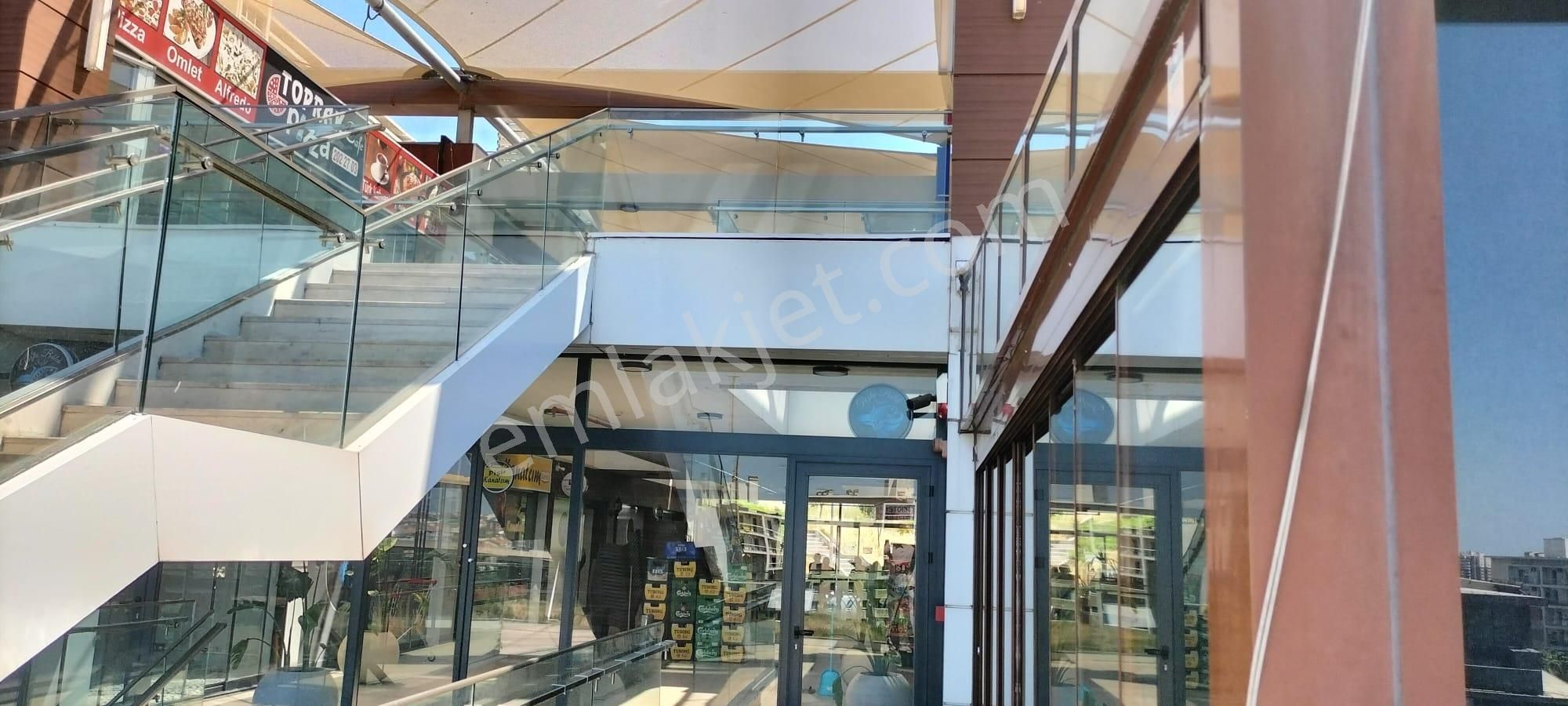 Karşıyaka Inönü Hallesı Meydan Avm De Satılık Dükkan