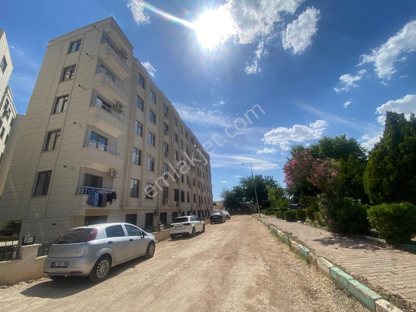 World İlkevim'den Sırrın Caddeye (osm) Yakın 1+1 Kiralık Daire