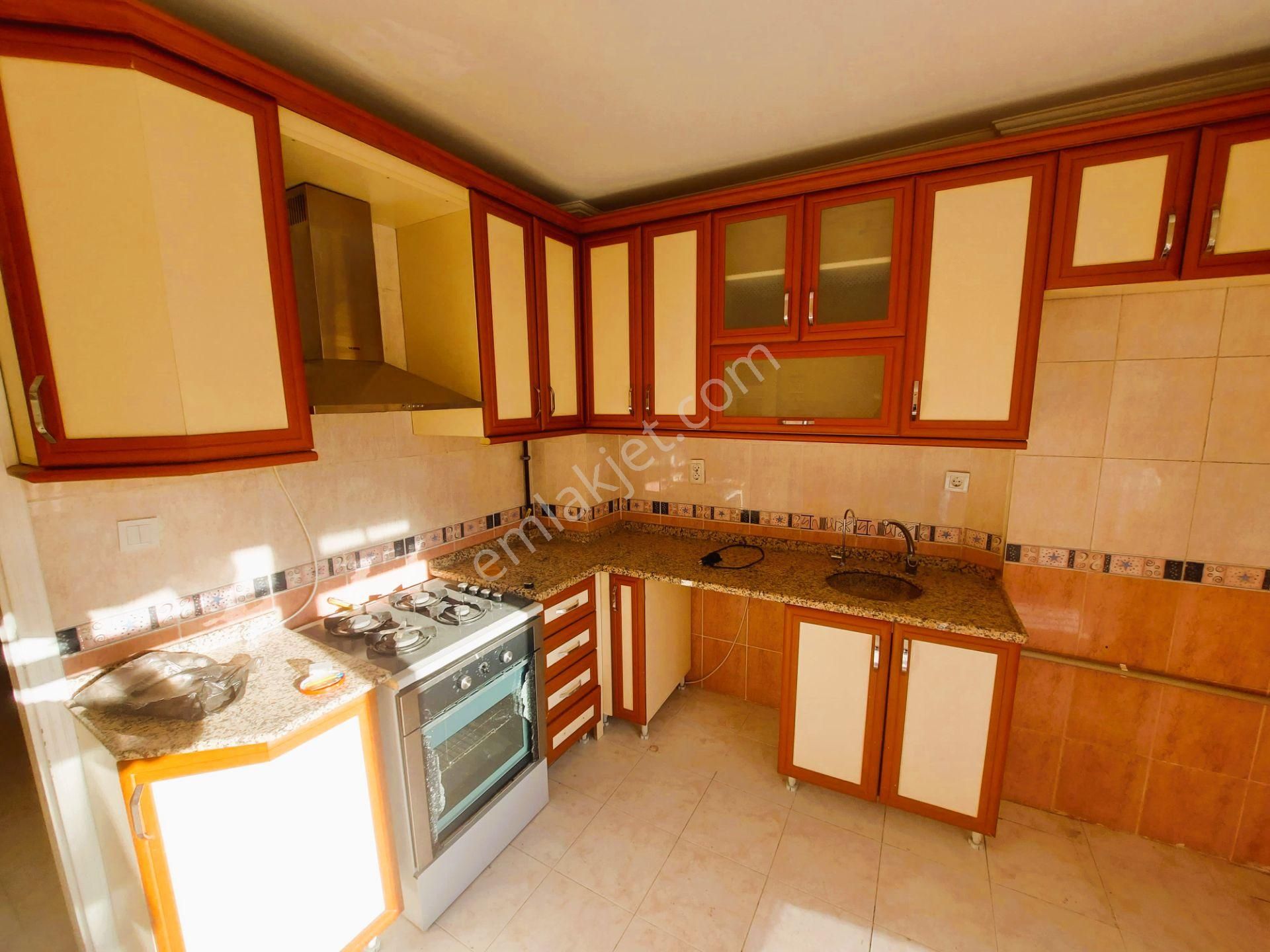 Kuşcağız Mah. Bilgili Sok. Arakat 3+1 Geniş Kiralık Daire