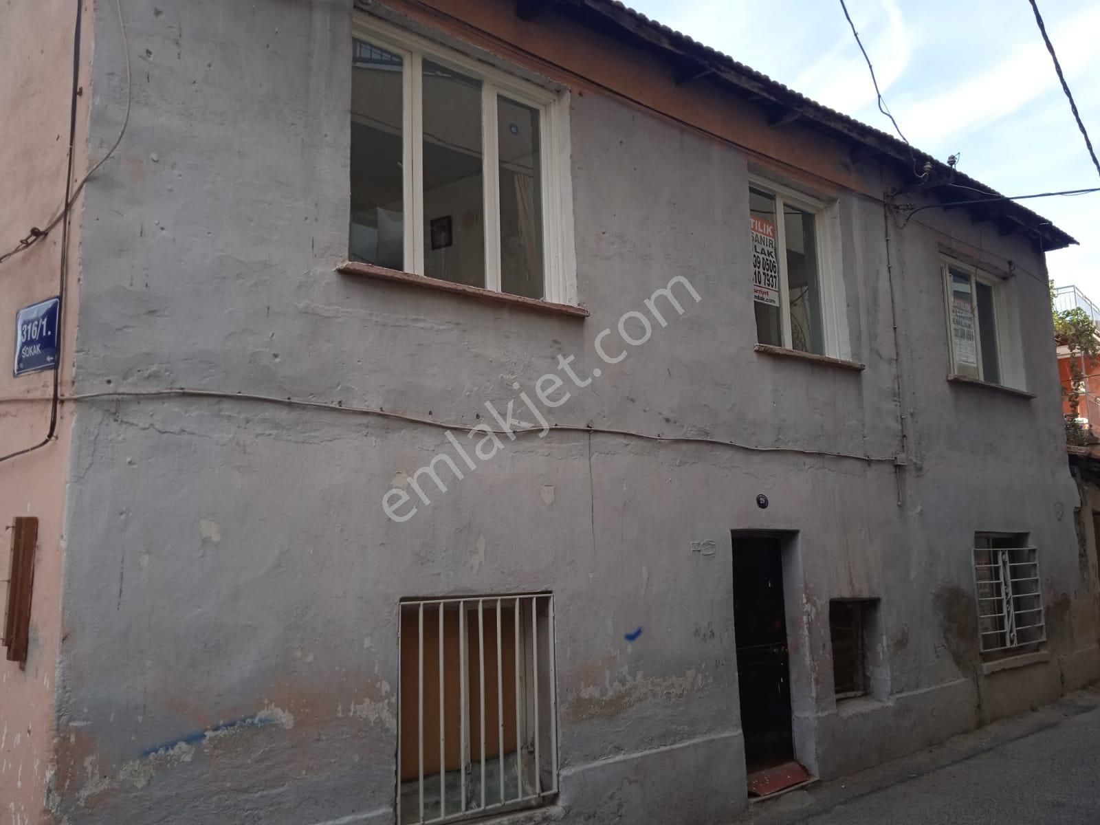 Bornova Serintepe Mah. Satılık 2 Katlı Müstakil Ev
