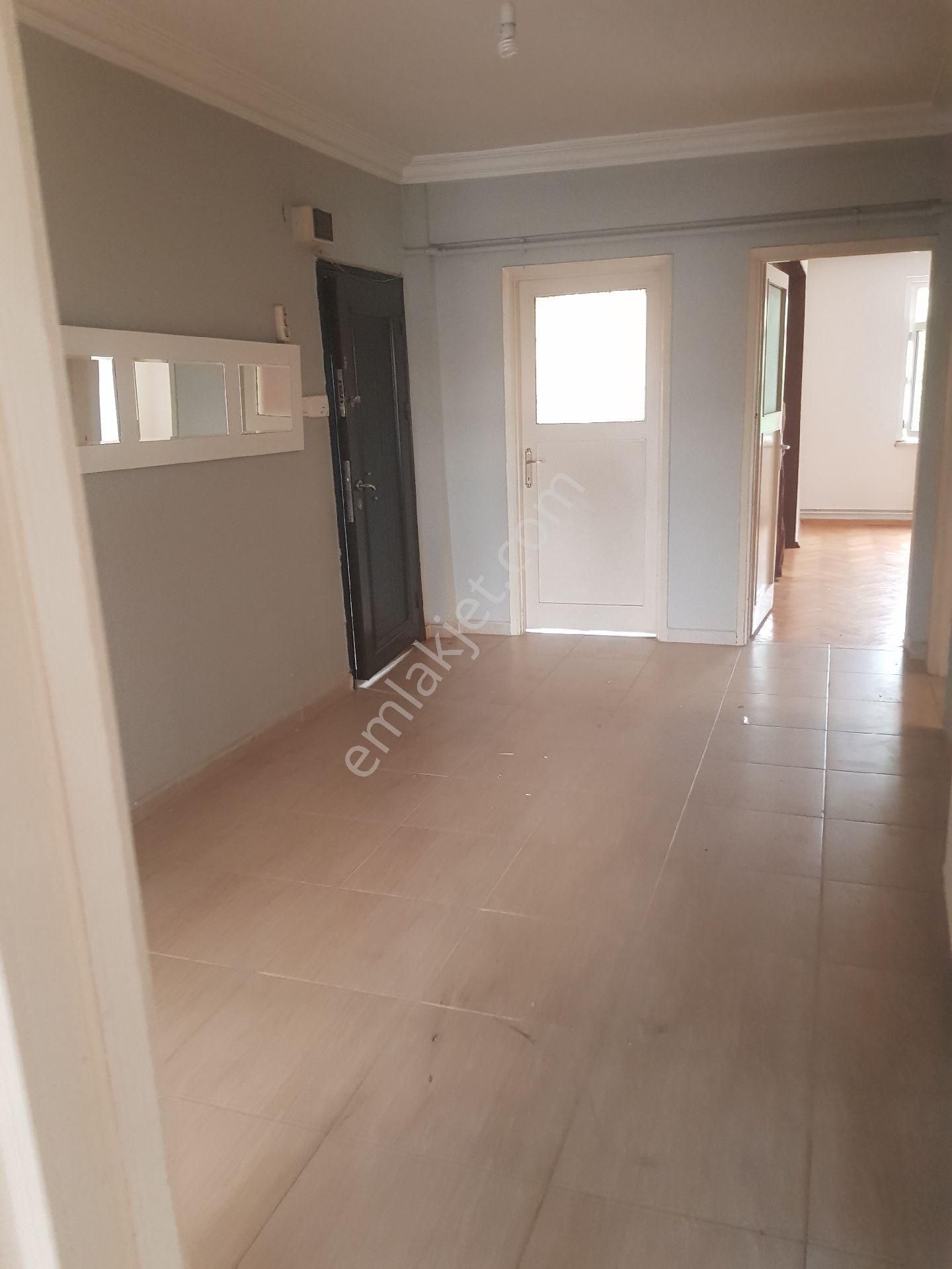 Yavuztürk Mahallesinde Kiralık 3+1+ Hol140 M2 2. Kat Kombili Daire