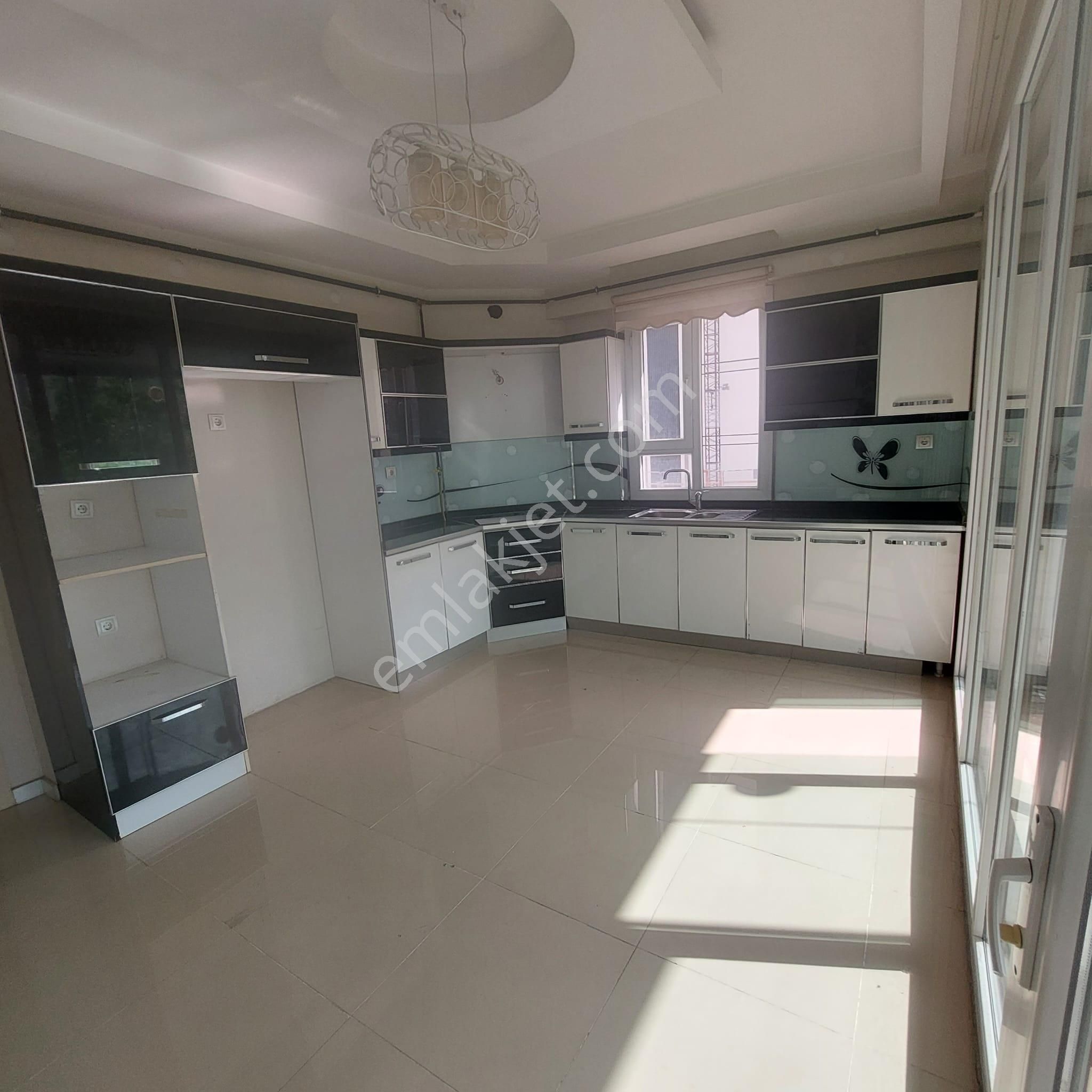 50'lik Yol İle 75 Cadde Arasında Kiralık 3+1 Fırsat Lüx Daire