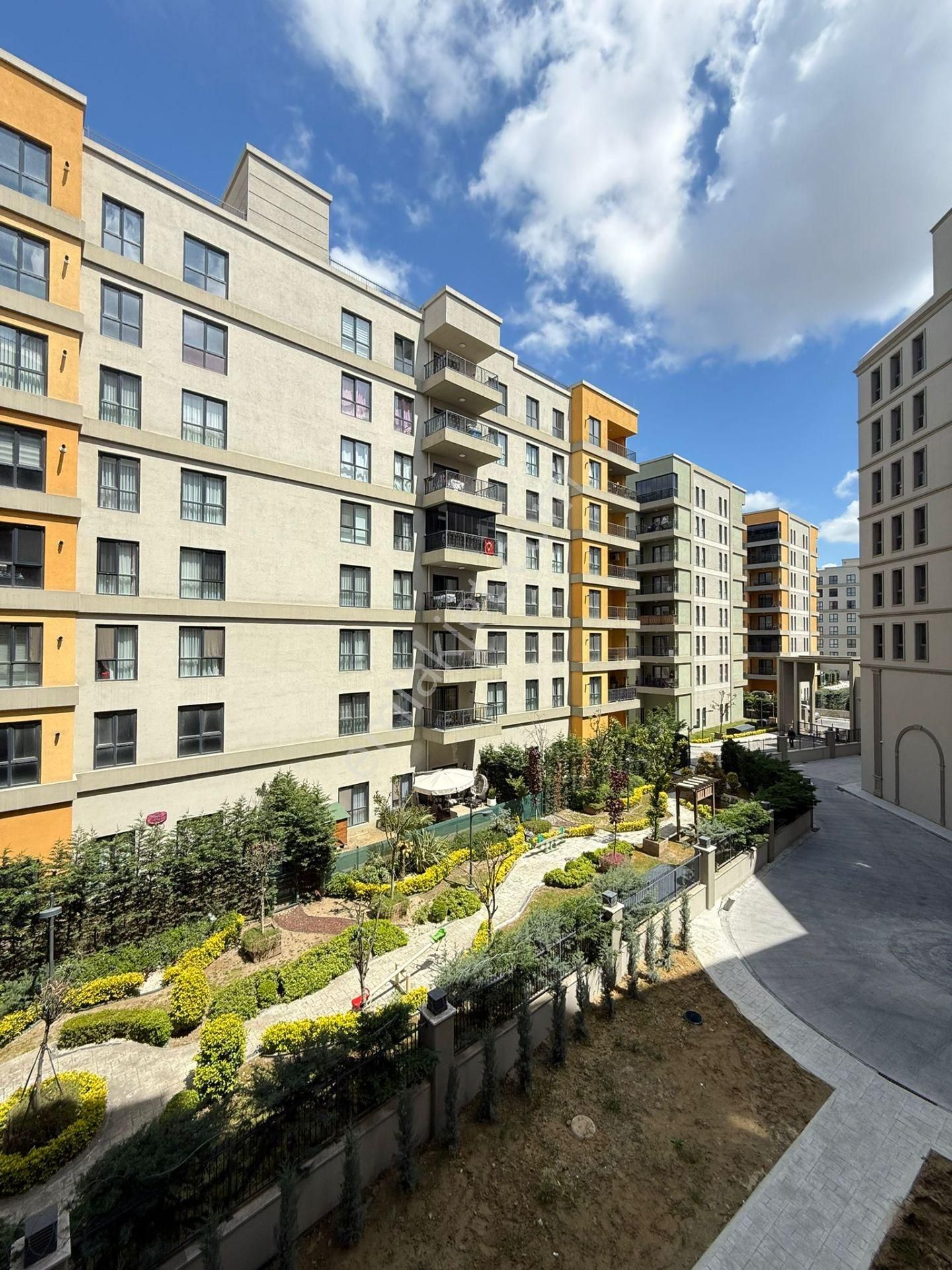 Meydan Ardıçlı'nın En Geniş Tipli 1+0 Kiralık Dairesi !