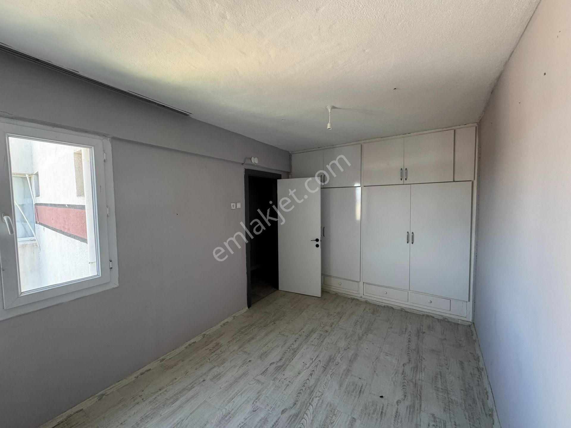 İzmir Menemen'de 2+1 Ara Kat Kiralık Daire Merkez