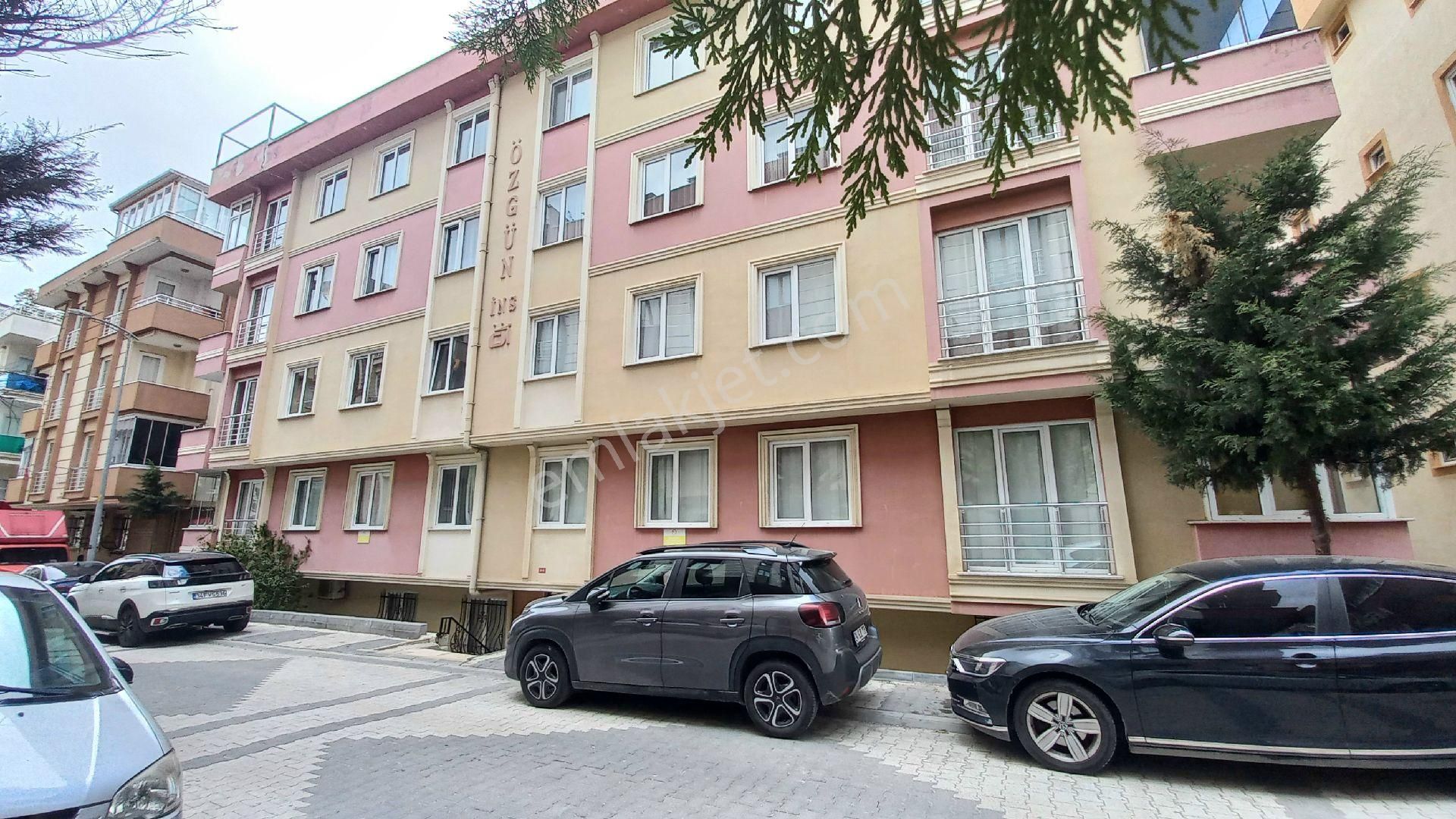 Sakin Sokakta 3+1 Net 95 M2 Çok Bakımlı Asansörlü Ara Kat Daire