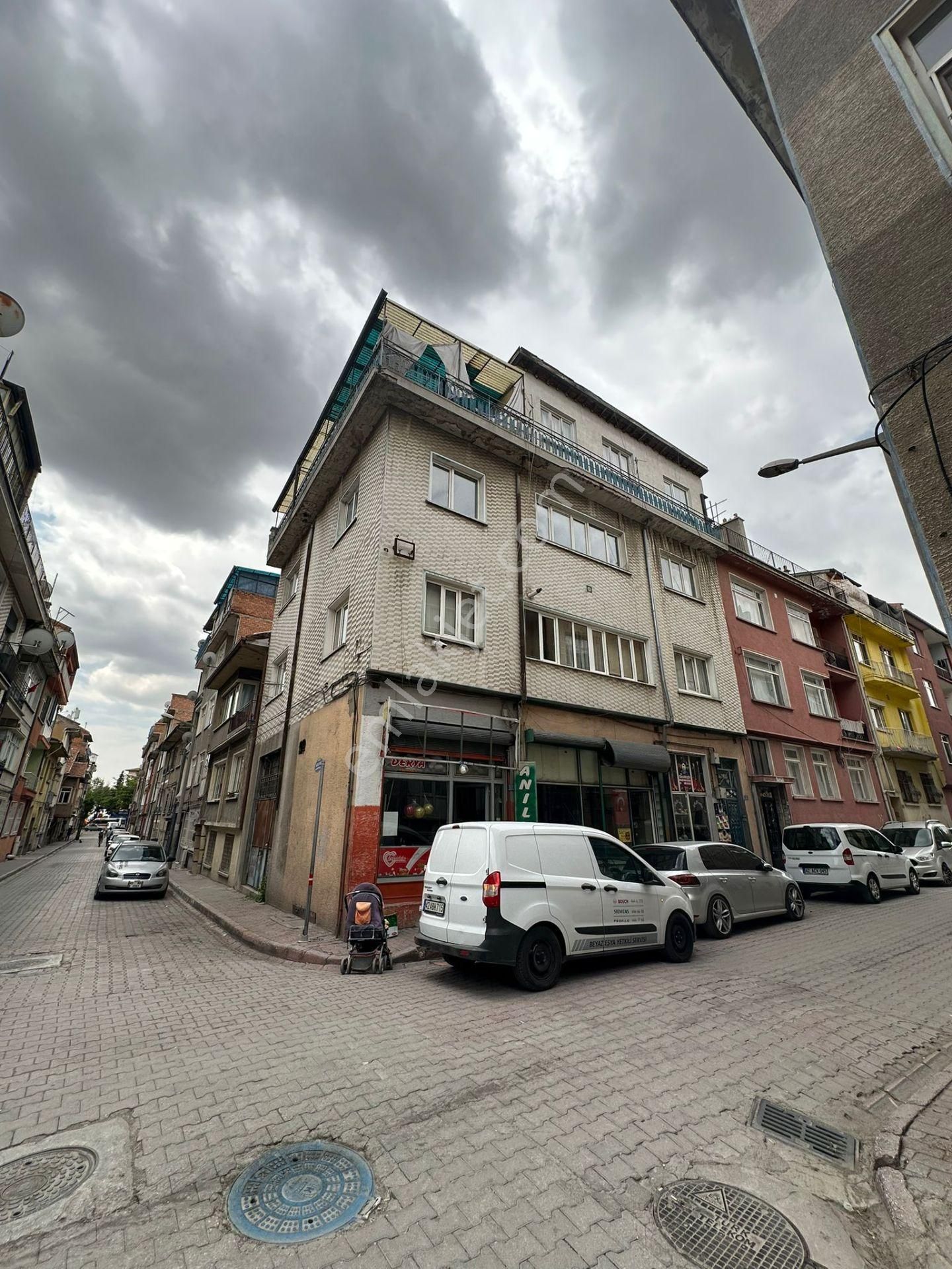 Sahipata Mahallesinde Arakat 3+1 Satılık Kiralık