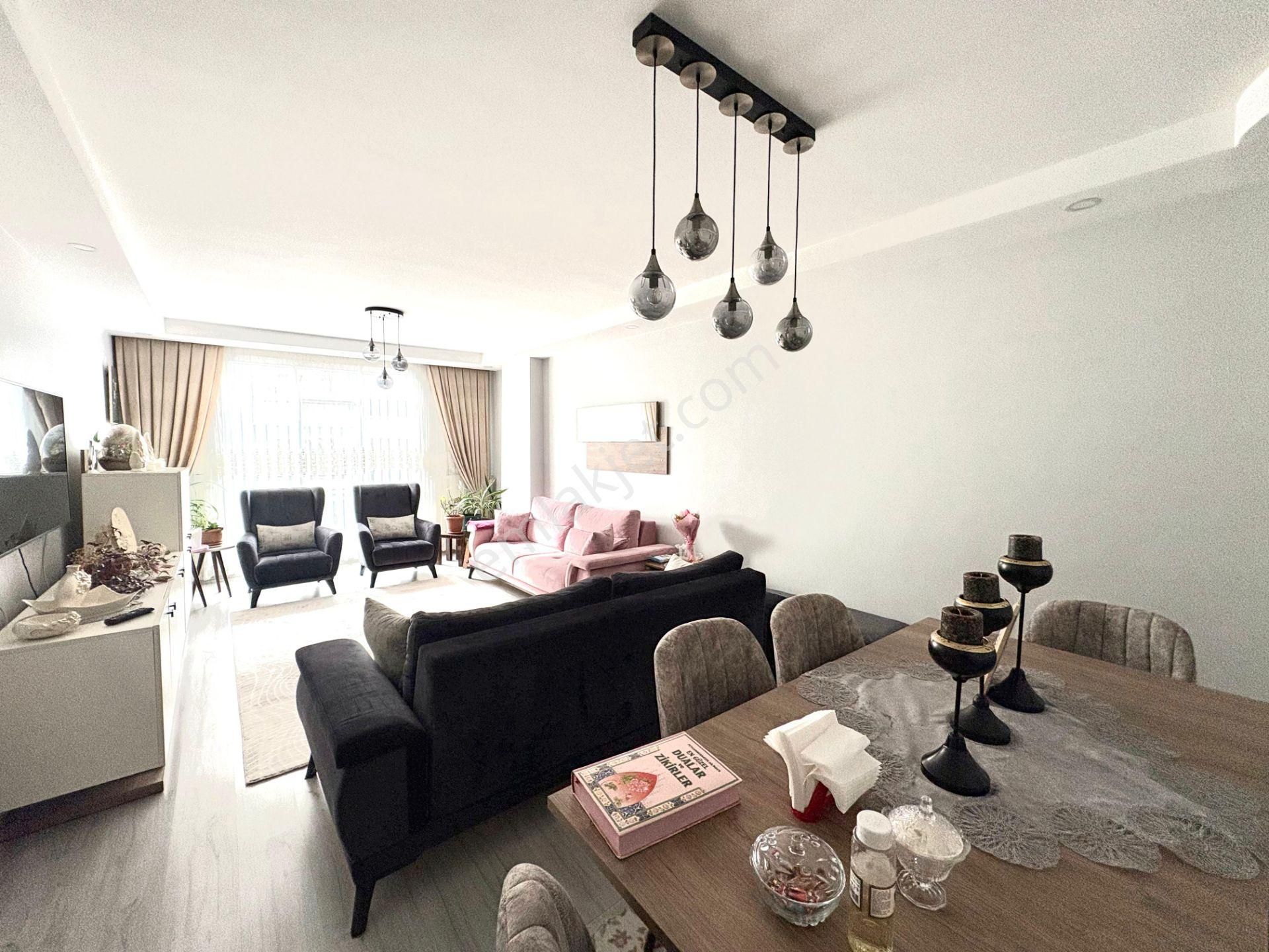 Siyavuşpaşa Da Cadde Üstü Satılık 2+1 Lüks Daire