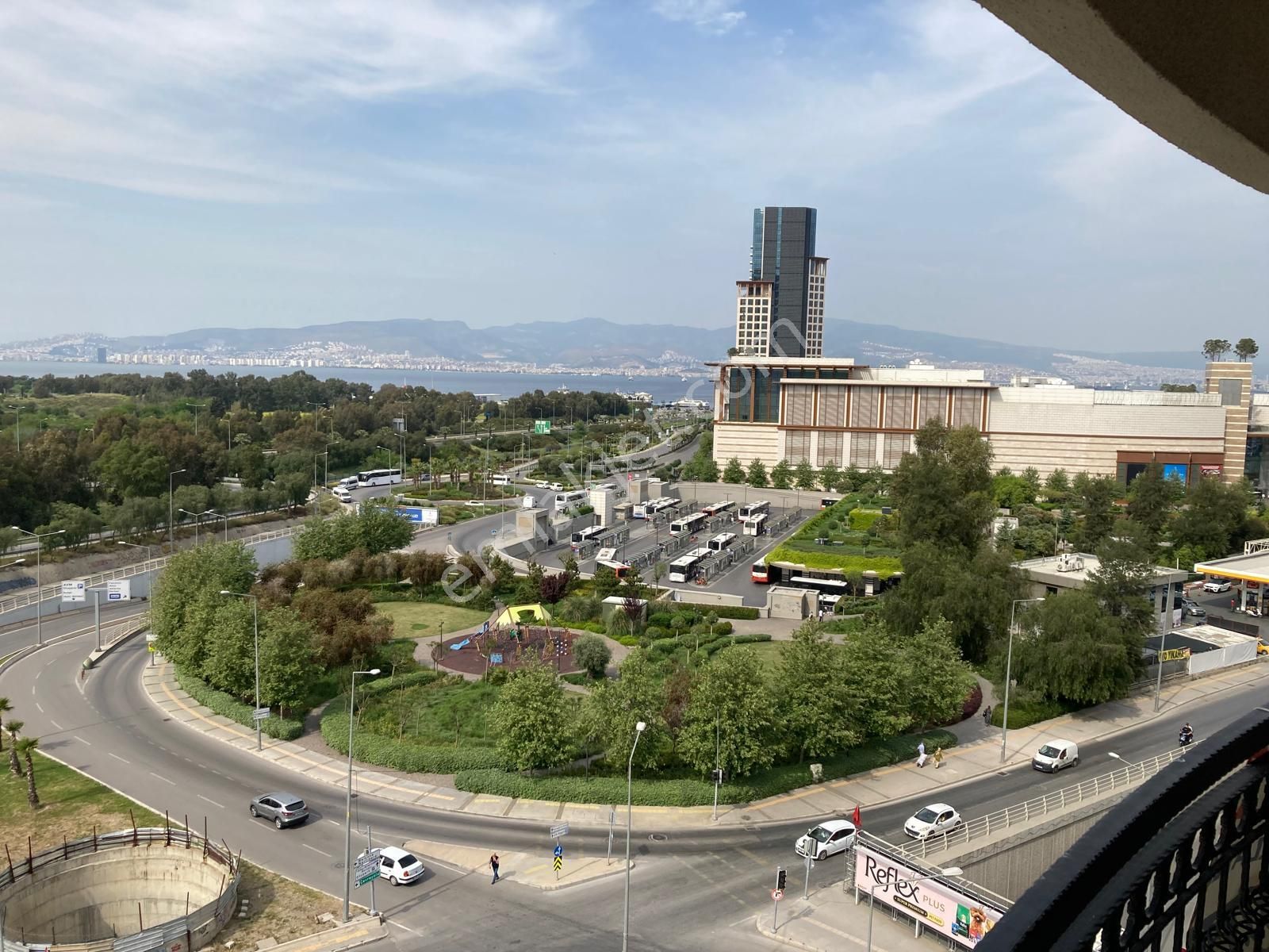 İstinyepark Ve Full Deniz Manzaralı Ve Cadde Üzeri
