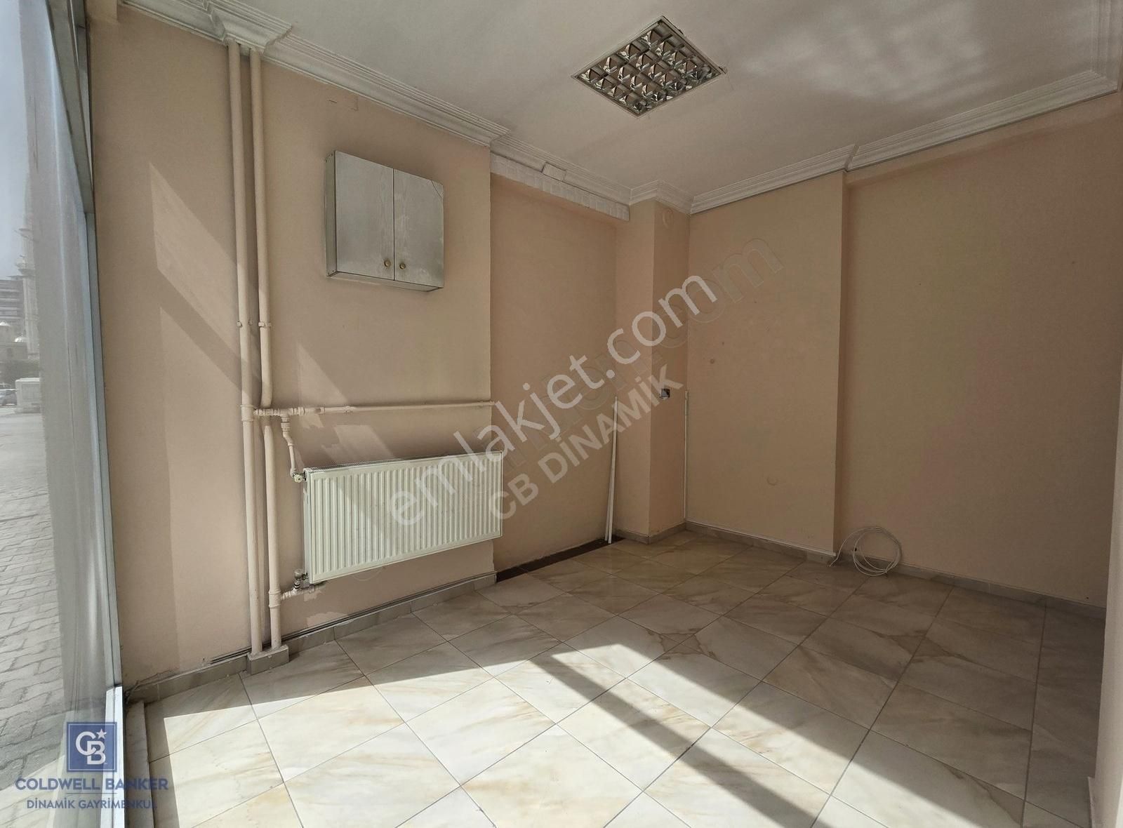 Bu Haftaya Özel !! Coldwell Banker'dan Satılık Dükkan
