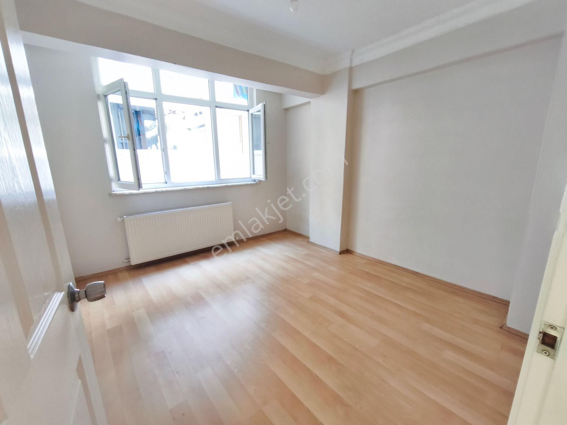 Eyüp Rami Kütüphanesi Yanı 2+1 / 1.kat / Bakımlı / Kat Mülkiyetli Daire