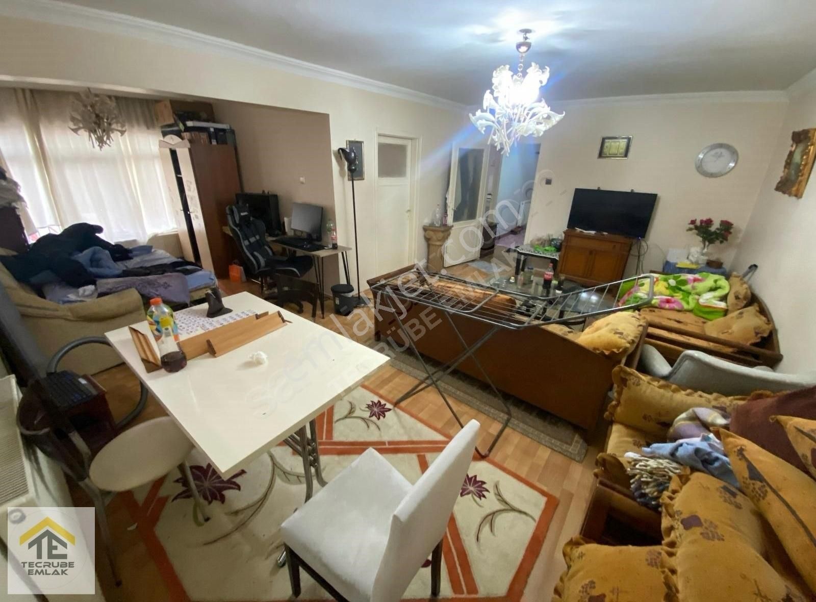 Gata Hastanesi Yanı Cadde Kenarı 15.000tl Kiracılı Balkonlu 2+1