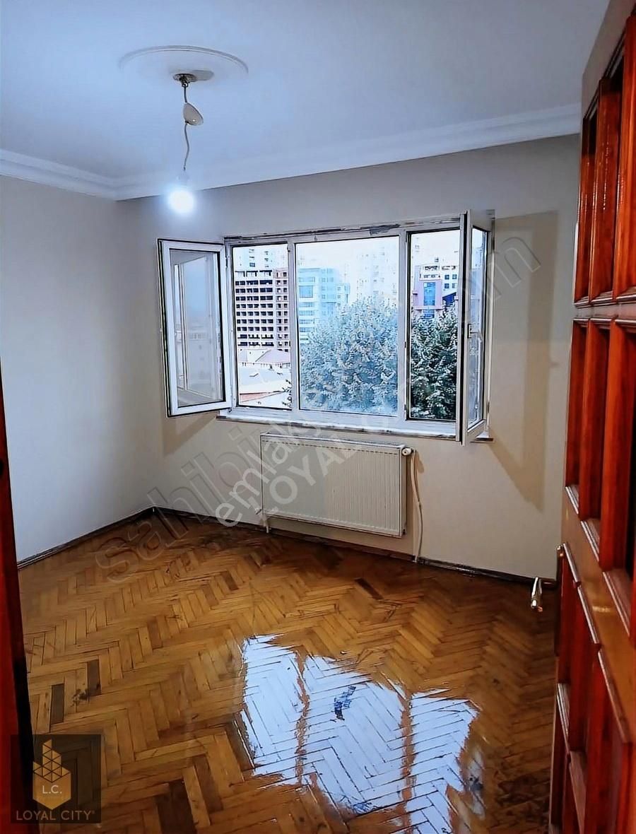 Şehreküstü Mah.'de Reyhan Pazarında Kiralık 3+1 Daire