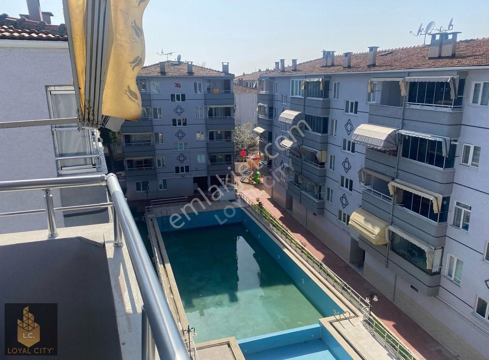 Gemlik K.kumla'da Havuzlu Satılık 2+1 Daire