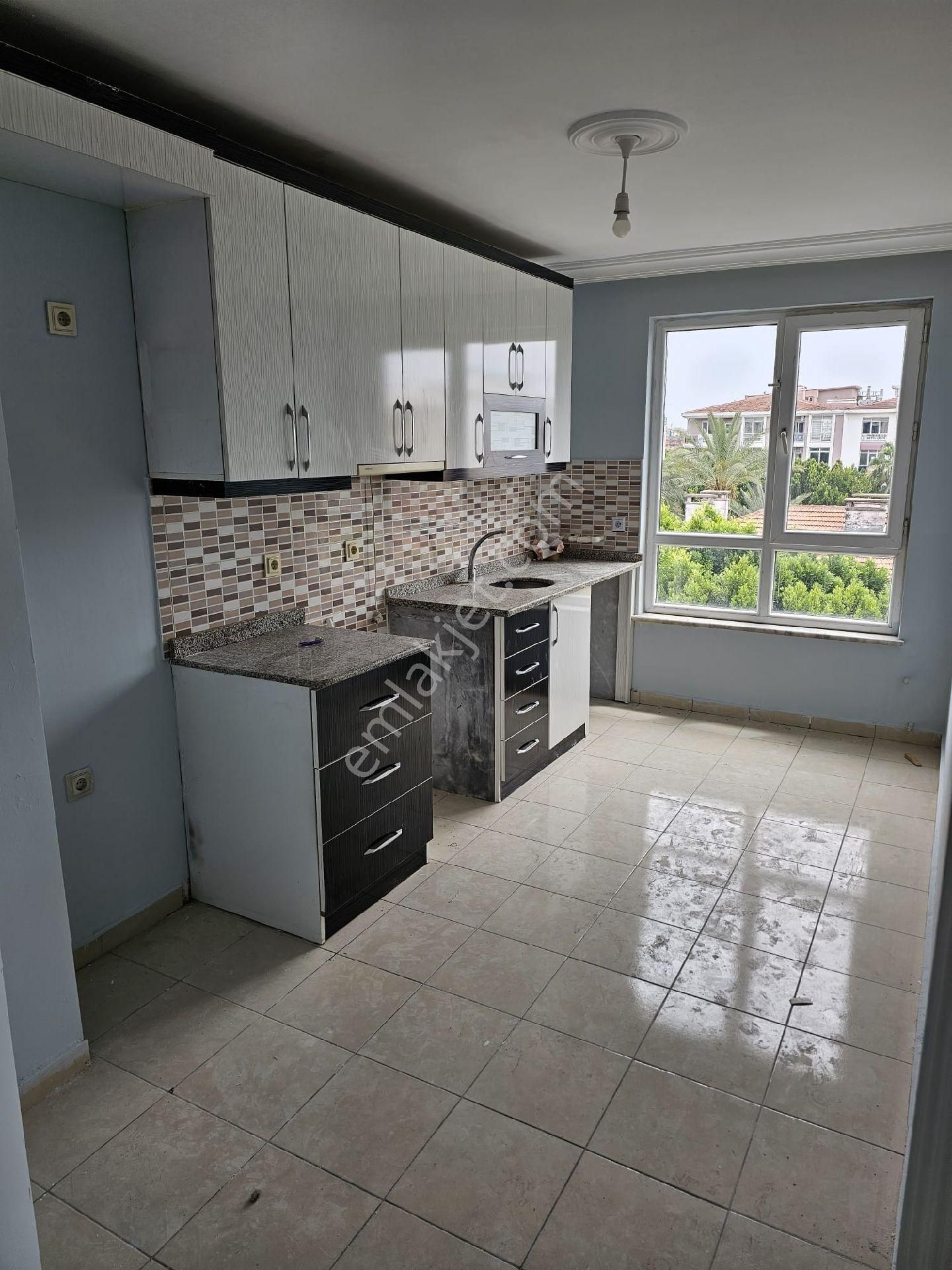 Merkez Mh Okul Yakını 2+1 Kat 3 Asansörlü Çarşı İçi Daire
