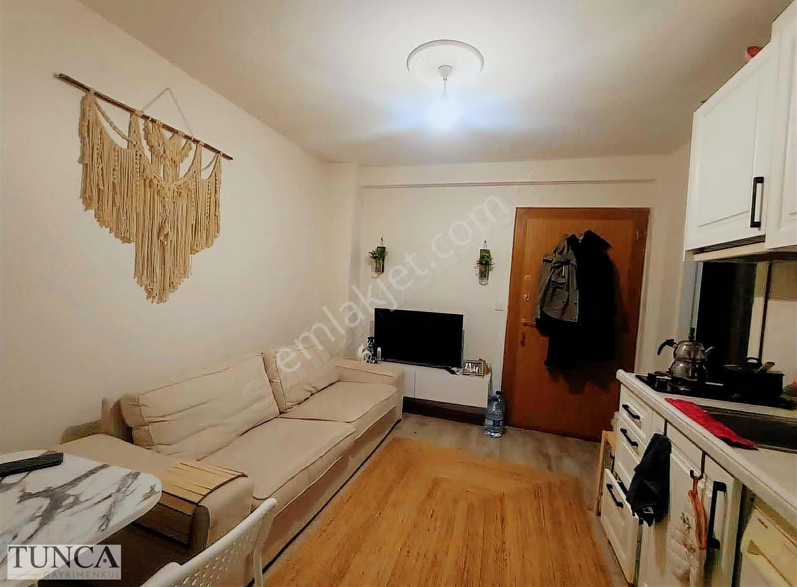 İcerenköy Mahallesinde Kiralık Eşyalı 1+1