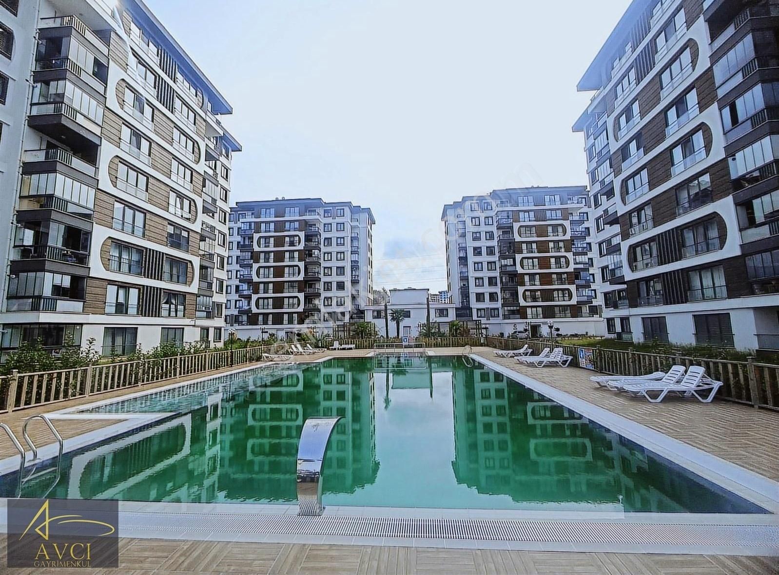 Avcı'dan Satılık Karşıyaka Mahallesinde Havuzlu 3+1 Lüks Daire
