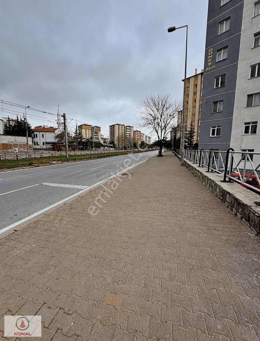 Kaçmaz Belsin Ana Cadde Üzeri Yapılı 80'lik