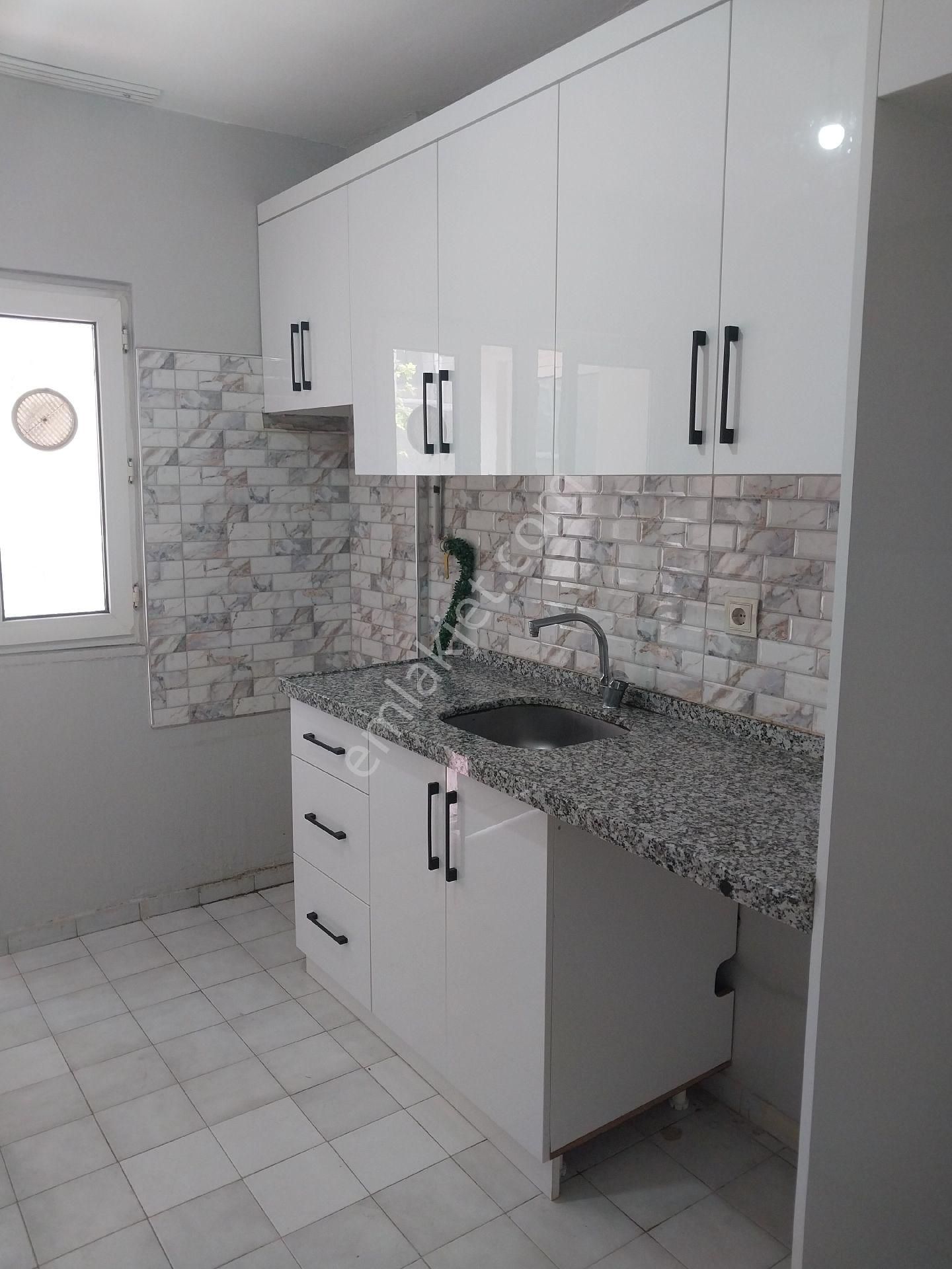 Bahcelievler Soğanlı Mahallesi Çavuşpaşa Caddesinde Kiralık 2+1 Fferah90 M+ Daire.