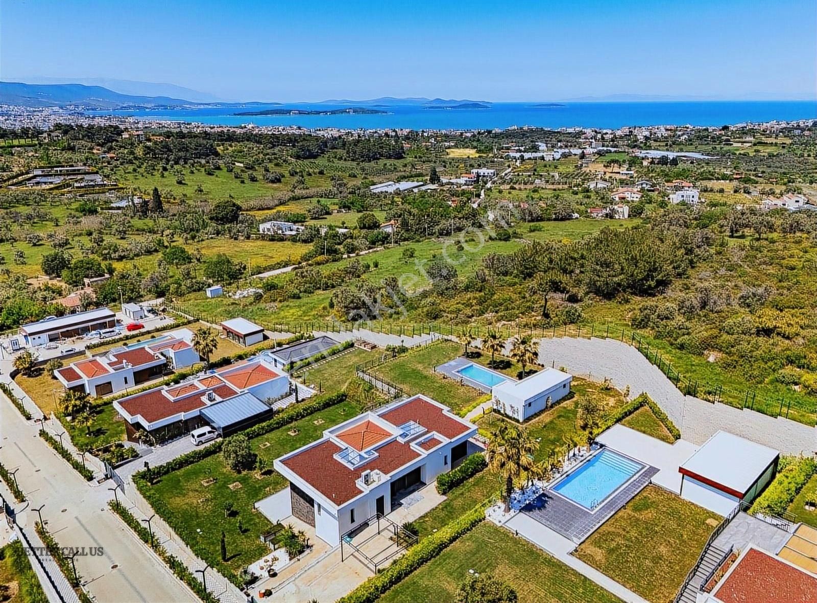 Sevilla Urla Kekliktepe'de Asansörlü Deniz Manzaralı Lüks Villa