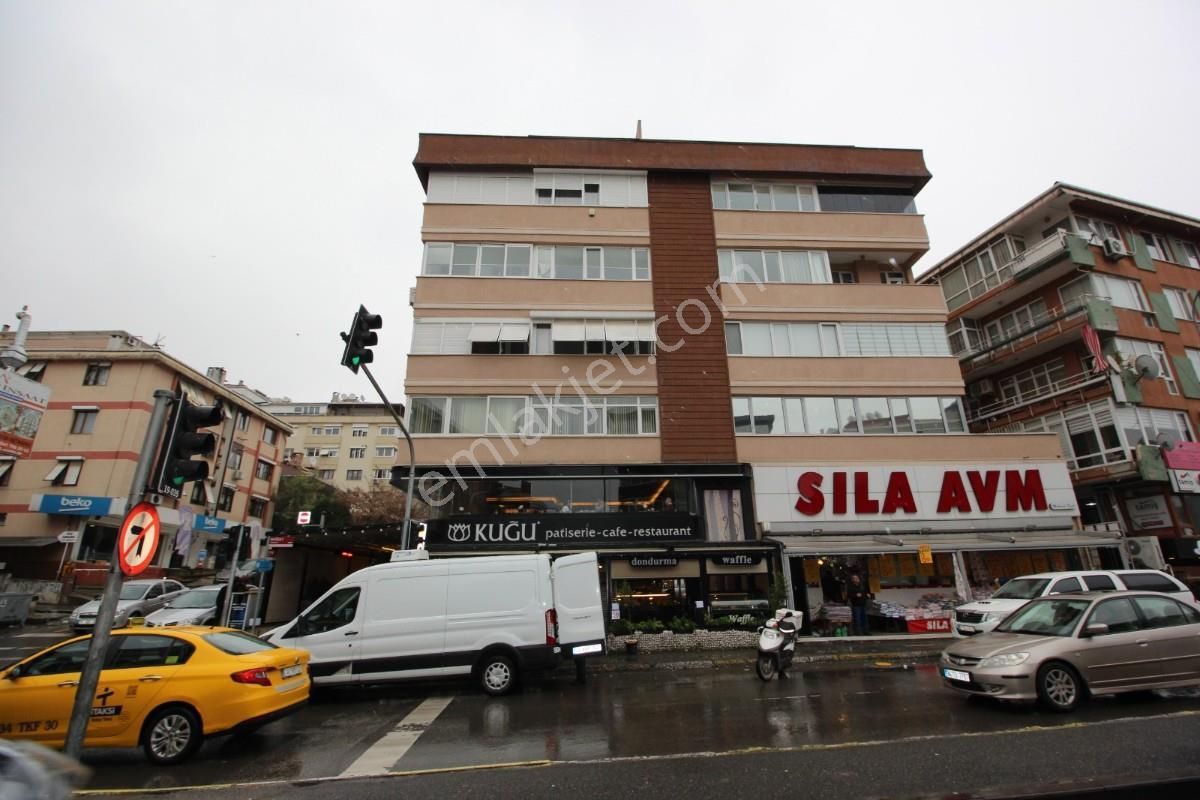 Bostancıda Münibüs Cad.altıntepede 3+1 Geniş 200m2 Daire