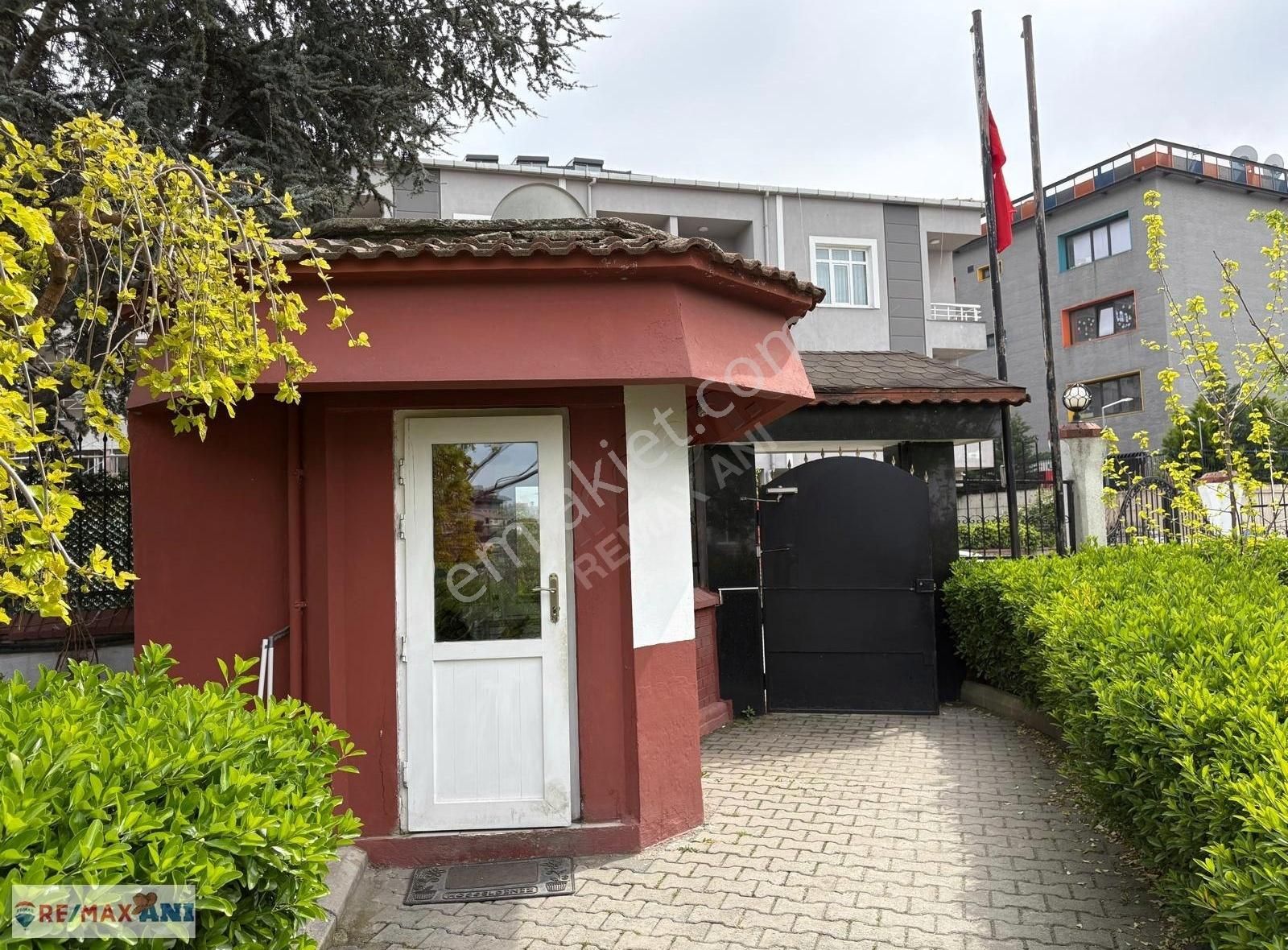 Çakmakdüzü Çınar Evleri 'nde Havuz Manzaralı 3+1 Kiralık Daire