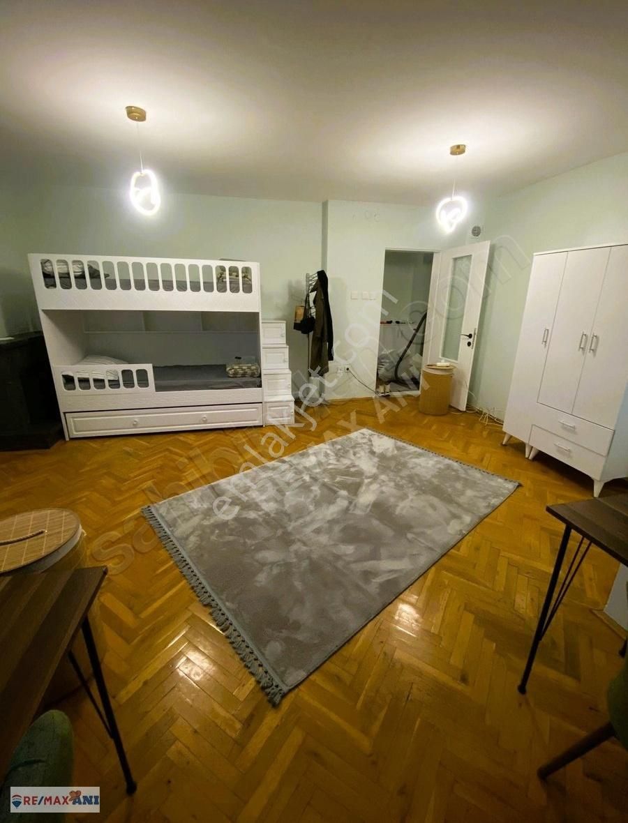 Remax Anı 'dan Ata 2 Sitesi 'nde Kiralık Daire Odası