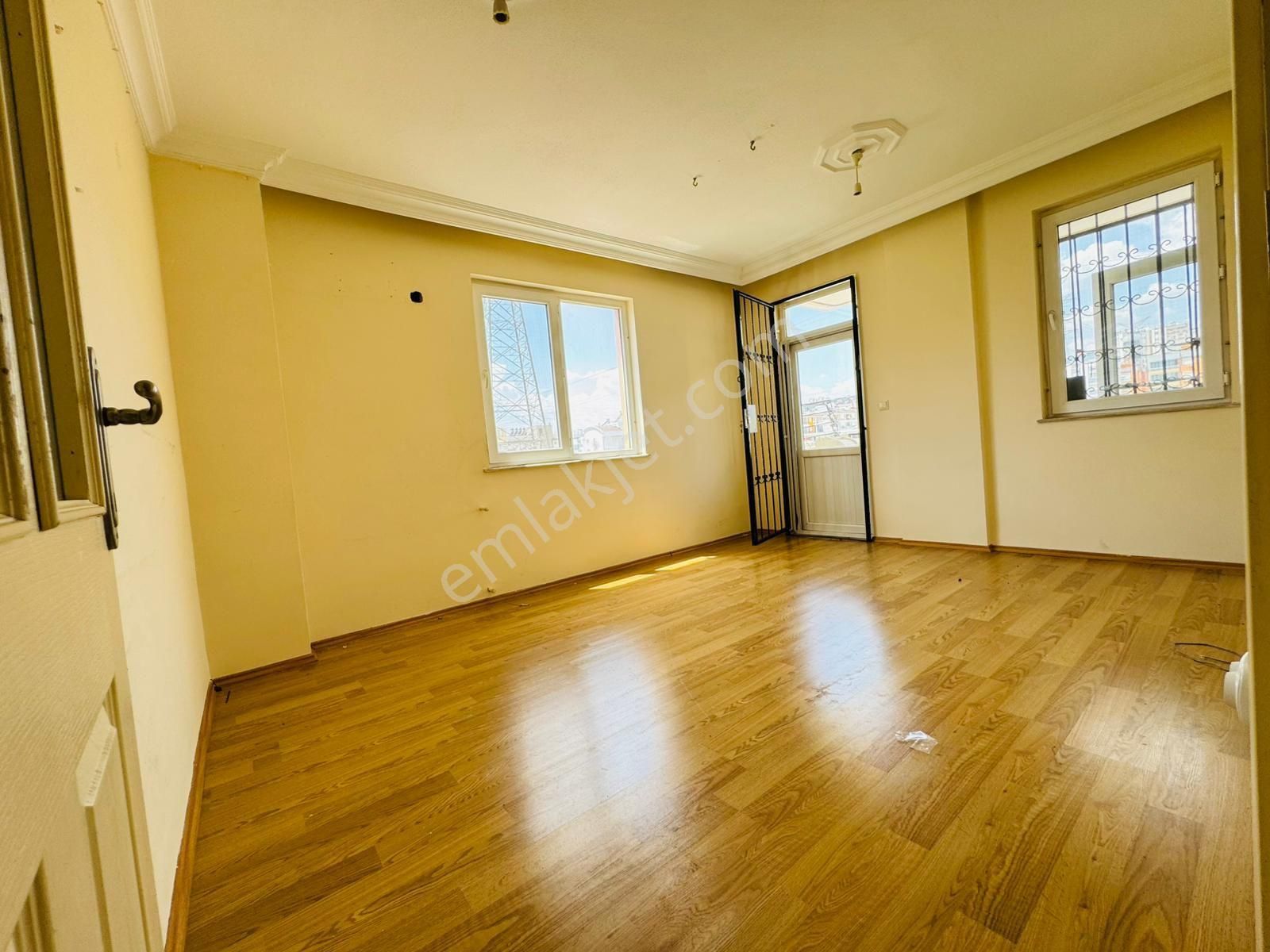 Şehir Hastanesi'ne 1 Kilometre Katta 1. Kat Herşey Ayrı Satılık Daire