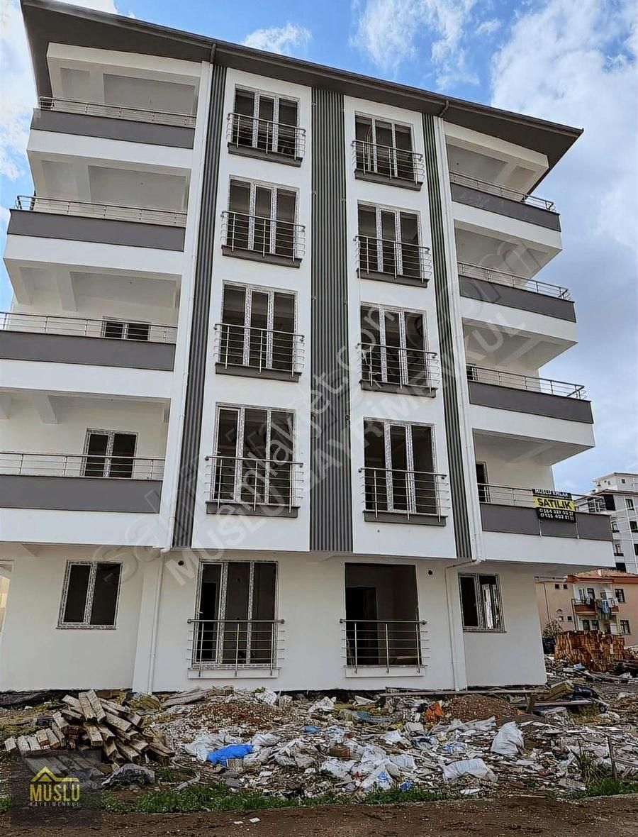 Muslu Gayrimenkulden Bayat Gediğinde Satılık Köşe Başı 3+1 Daire