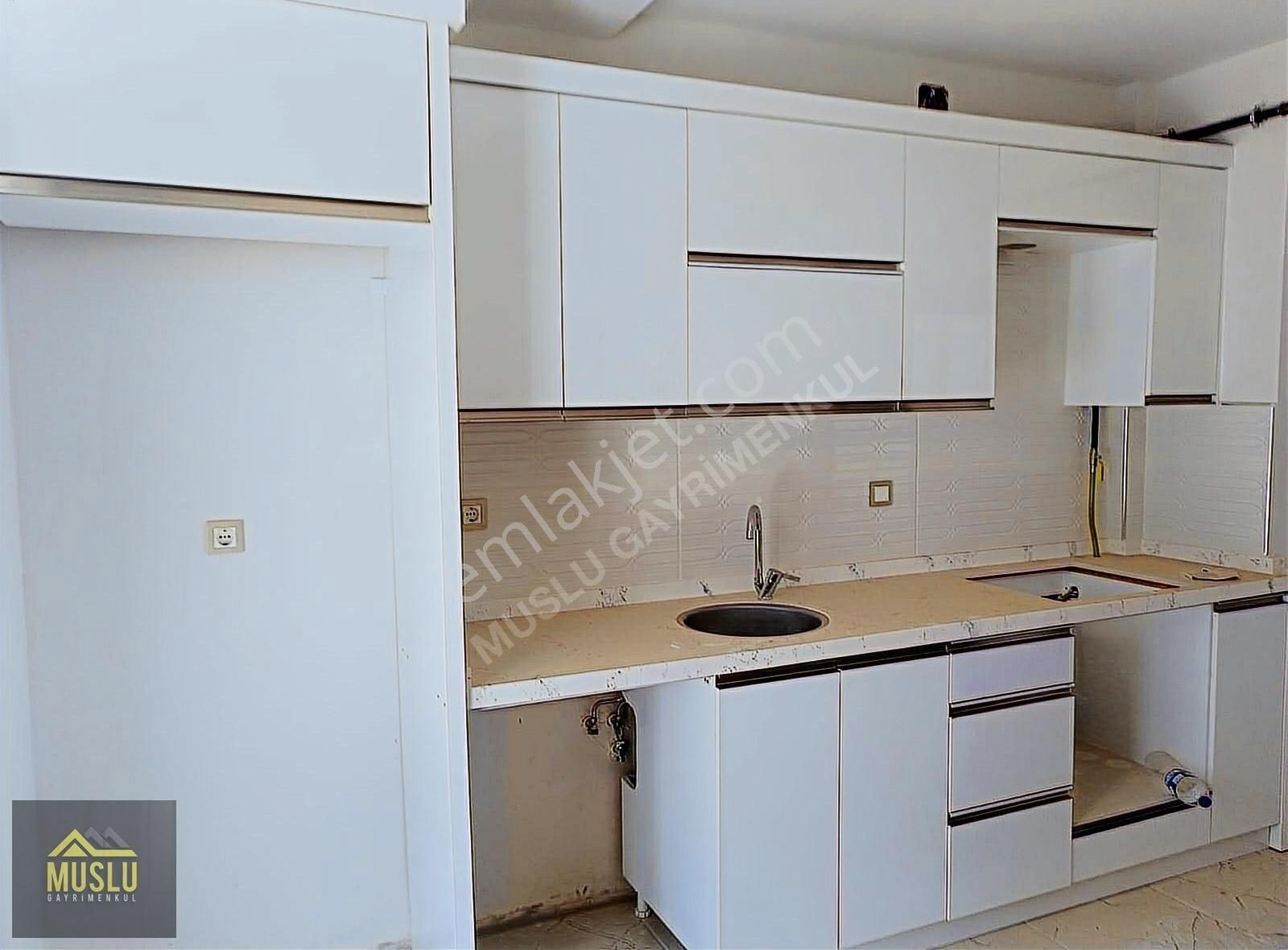 Muslu Gayrimenkulden İkbal Kavşağı Y. Giriş 3+1 Satılık Daire