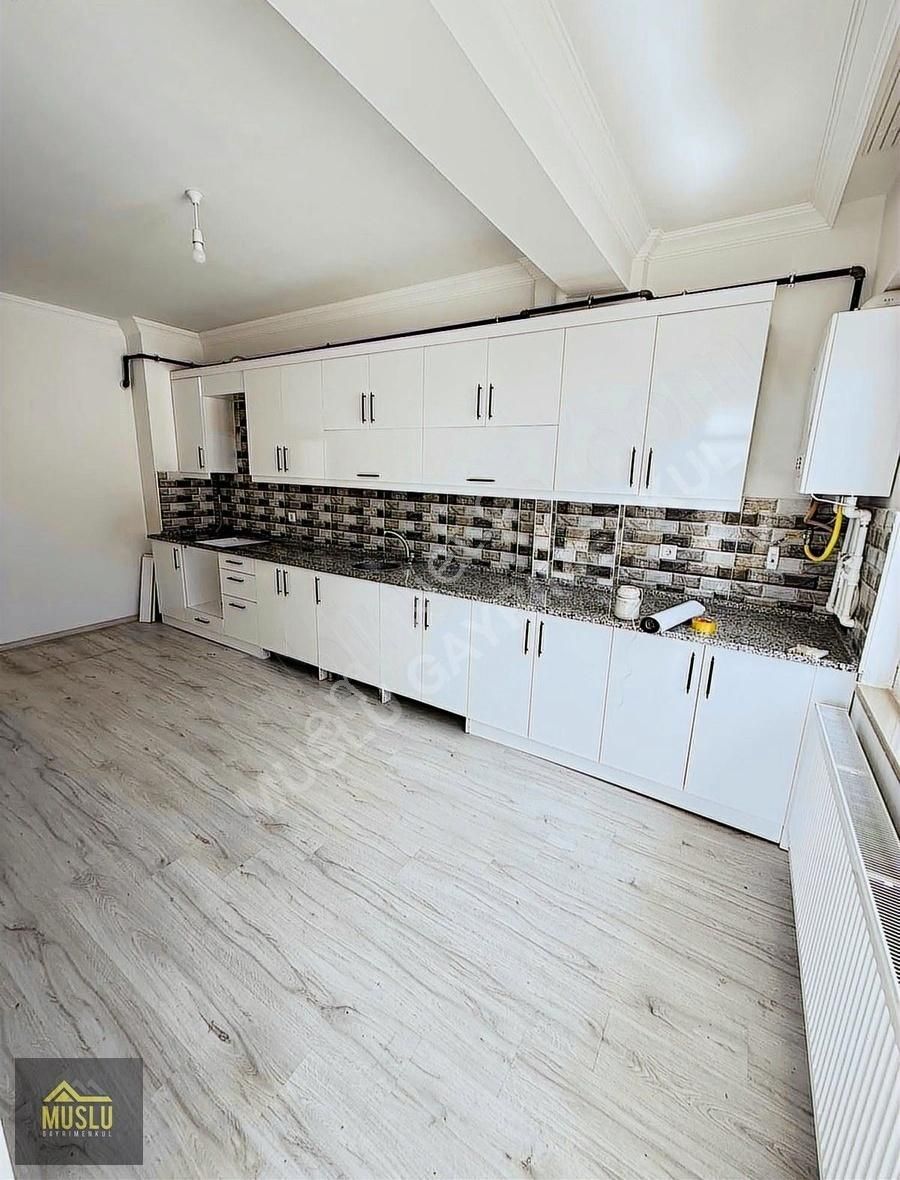 Muslu Gayrimenkulden Özgürevlerde 140 M Yapılı Geniş Daire