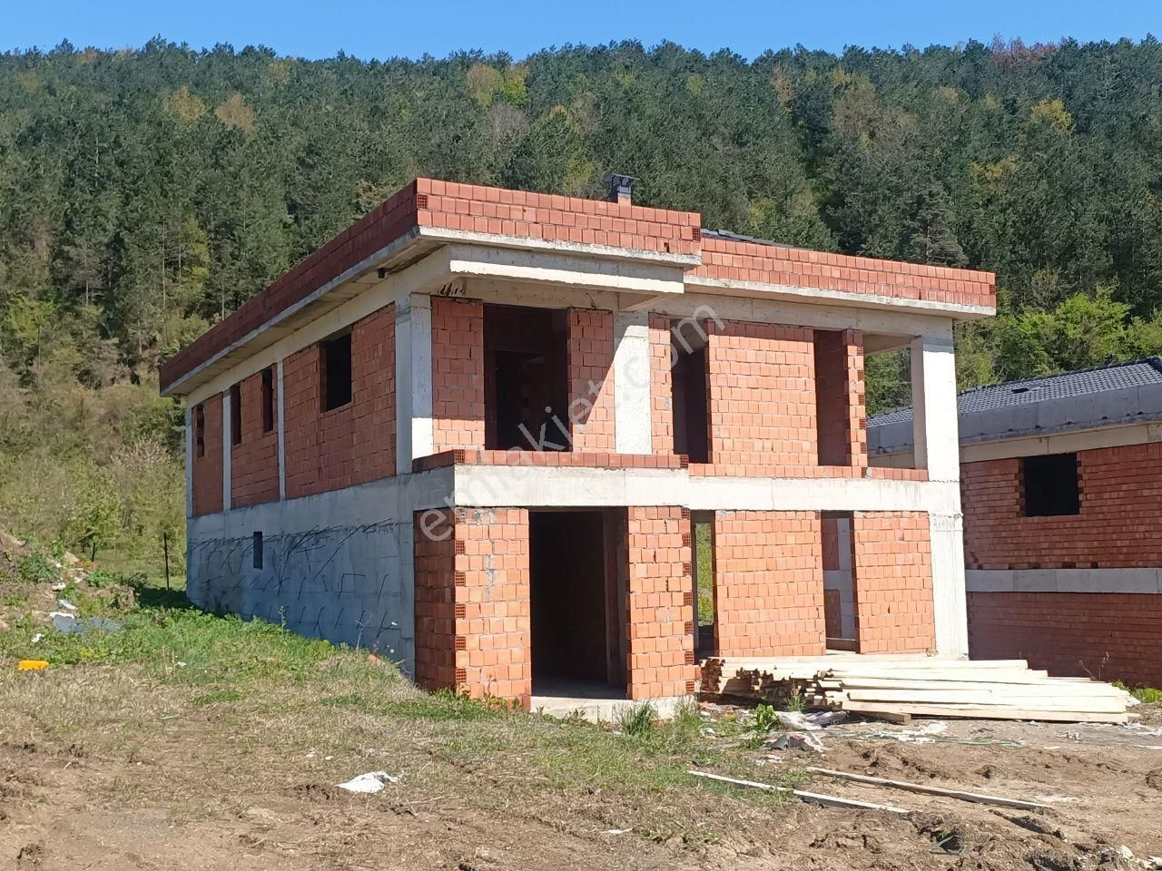 Doğayla İç İçe Kaba İnşaat Dubleks Villa 693 M2 Müstakil Arsa