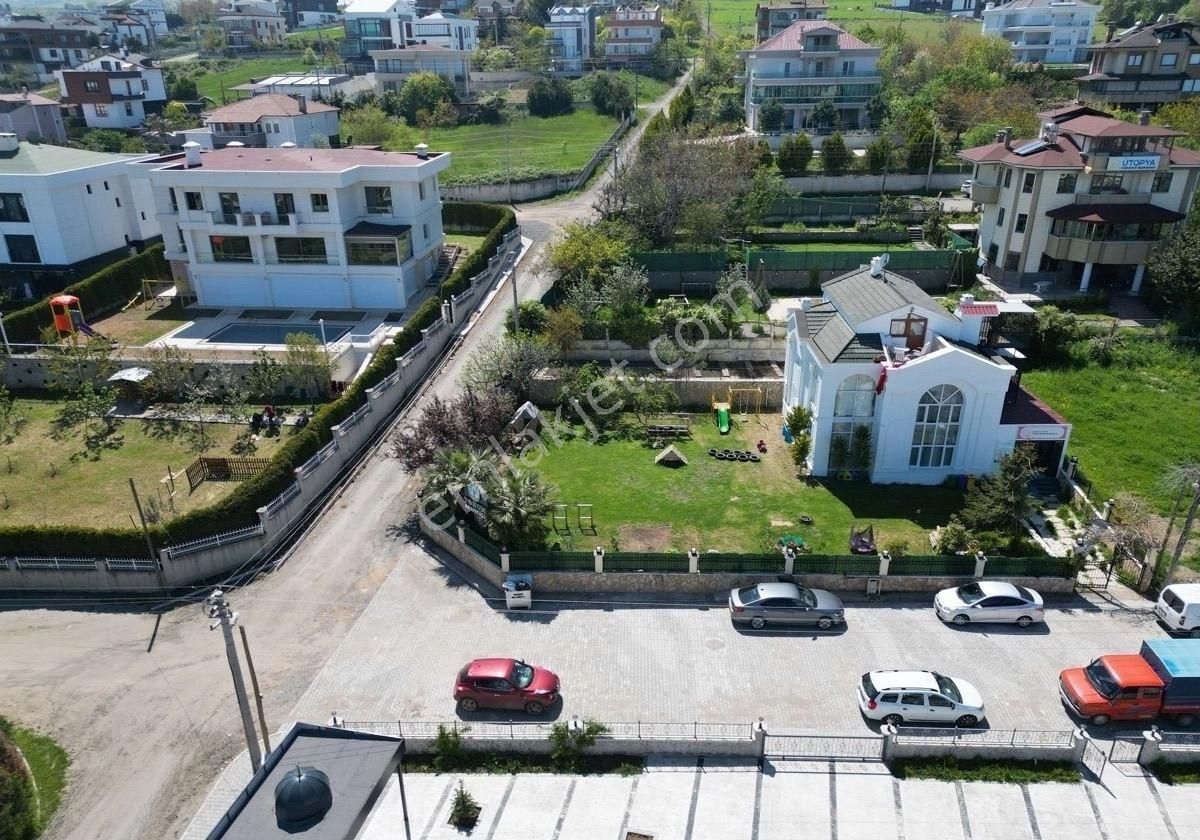 Atakum Alanlı Da Manzaralı 390 M2 Köşe Parsel