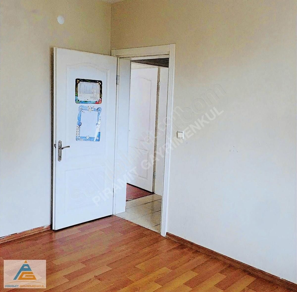 Emirgan Sitesinde 2+1 Satilik Daire
