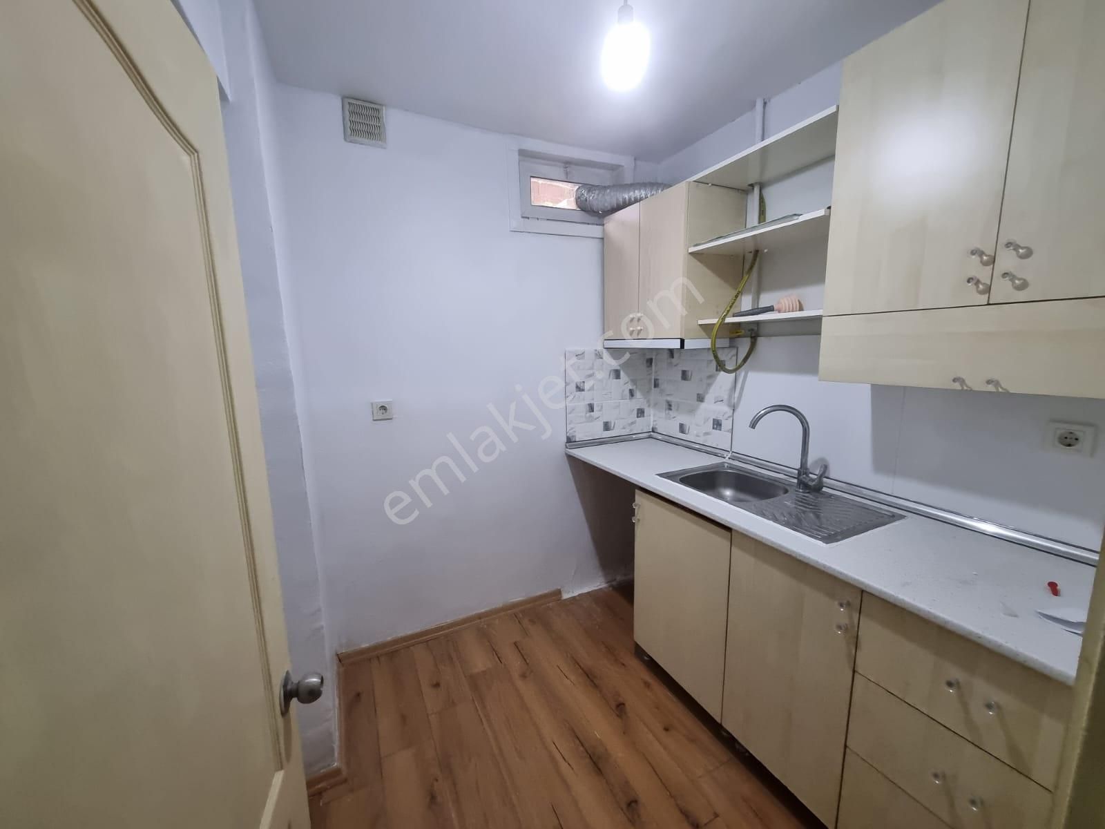 Oryaştan İçerenköy Muhtarlık Civarı 50m2 1+1 Bodrum Daire