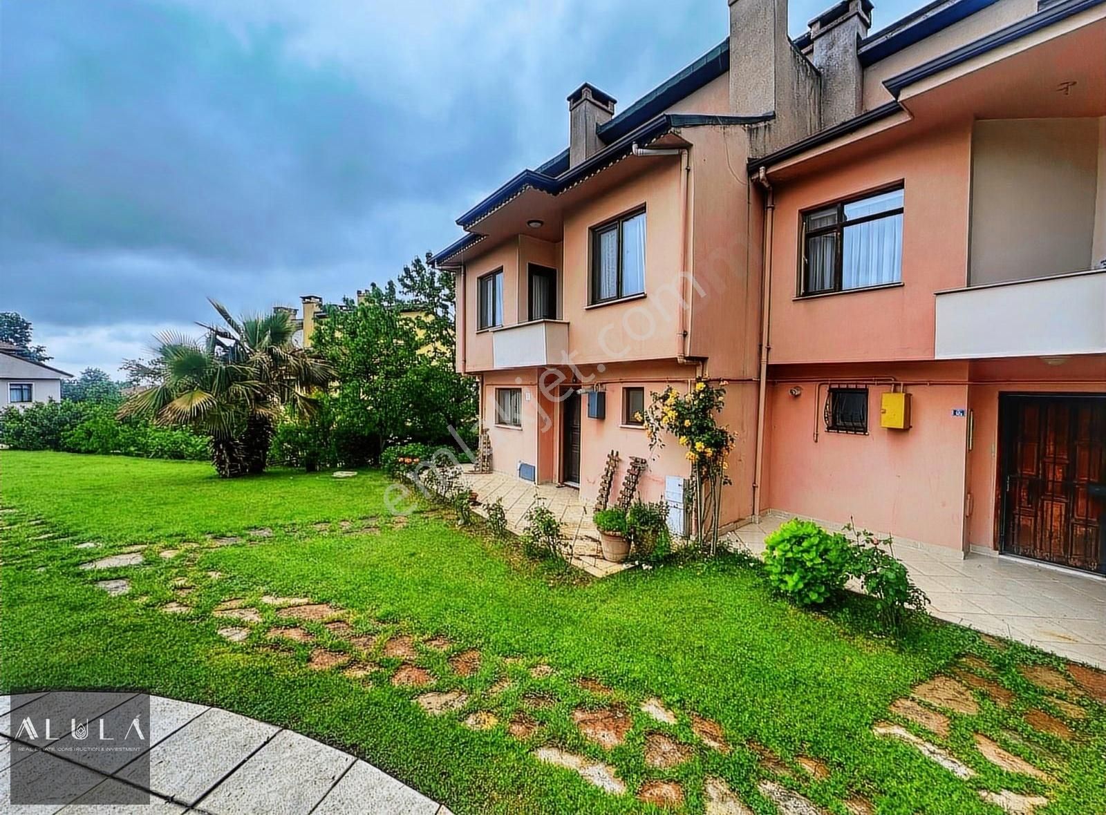 Kartepe Maşukiye'de Panaromik Göl Manzaralı Eşyalı 3+1 Villa