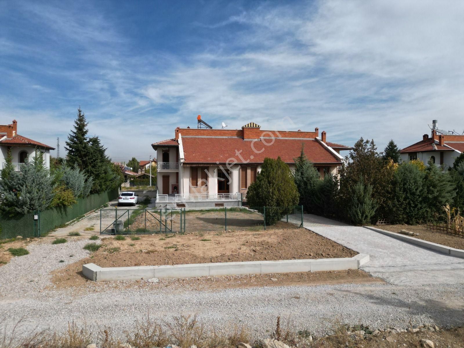 Talha Tozduman'dan Şehrin Merkezinde Hatıp Cadde Cepheli Villa