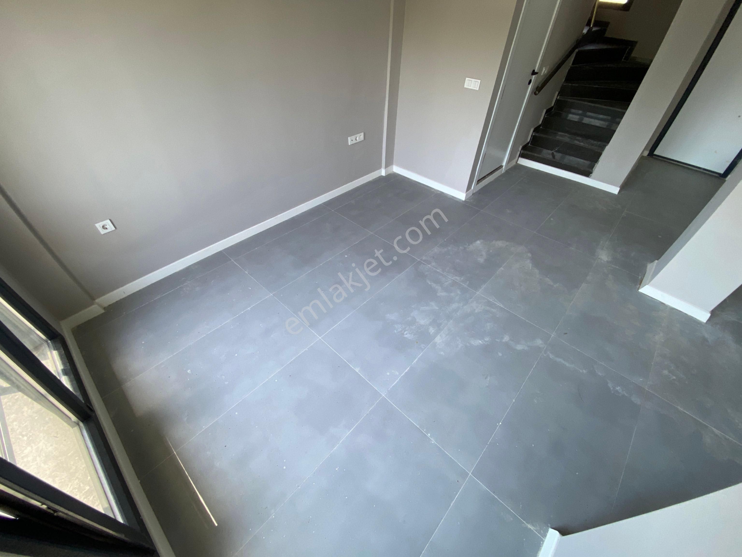 Güçlü Kardeşlerden Gürede Denize Yakın 3+1 Villa - Görsel 12