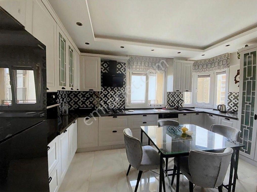 Eriş Emlak Dan Bostancı Ebeveyn Banyolu Bakımlı Binada 170 M2 Geniş 3+1 Daire