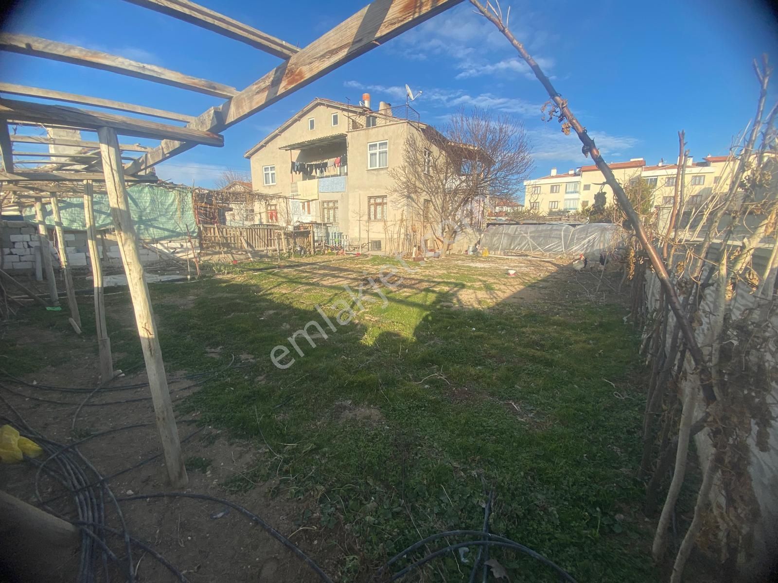 Karaaslan Mh Müstakl 2,5 Ktlı Bna 3+1 Den 2 Daire Ve 1+1 Ev, Üç Ev Doğalgzlı 748 M2 Arsa İçnde