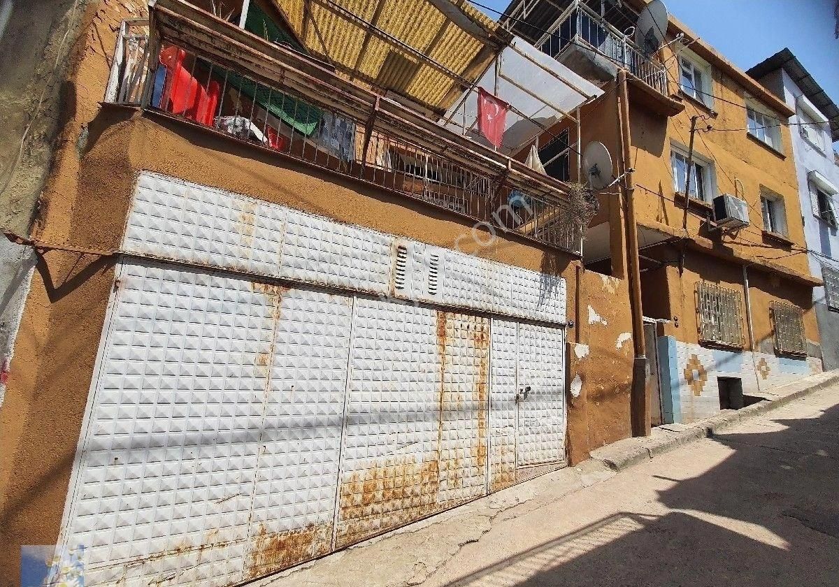 Konak Güneyde Depolar Bölgesinde 3 Daire Ve Dükkanlı Komple Satılık Bina
