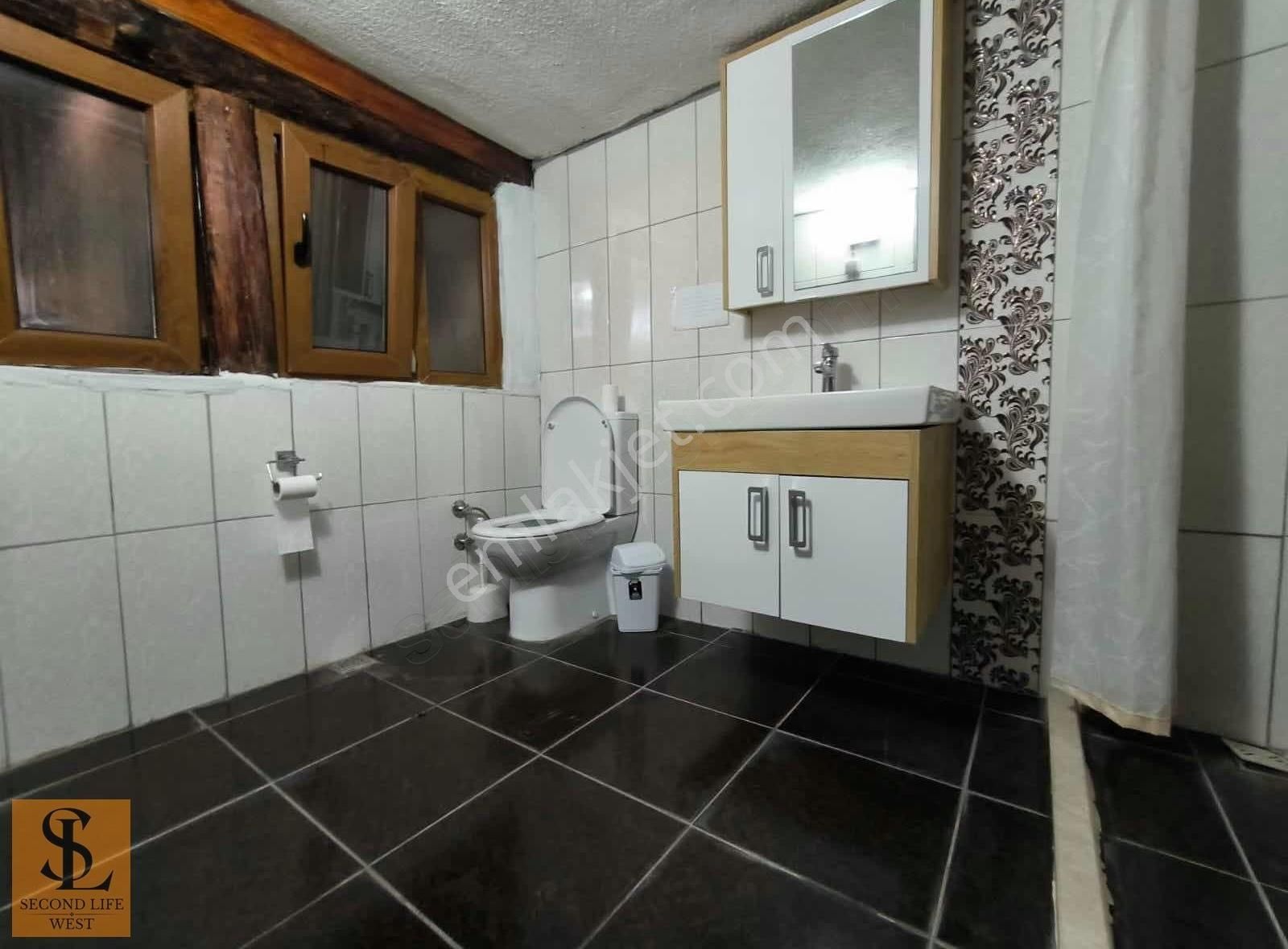 Ayvalık Çarşı Bölgesinde Satılık 4+2 Tripleks Rum Evi