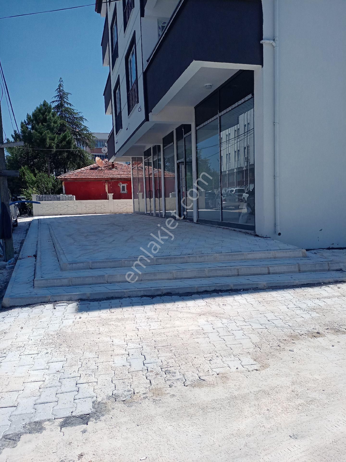 Yenimahalle Şehit Recep İnce Caddesinde Müftülük Binası Karşısında