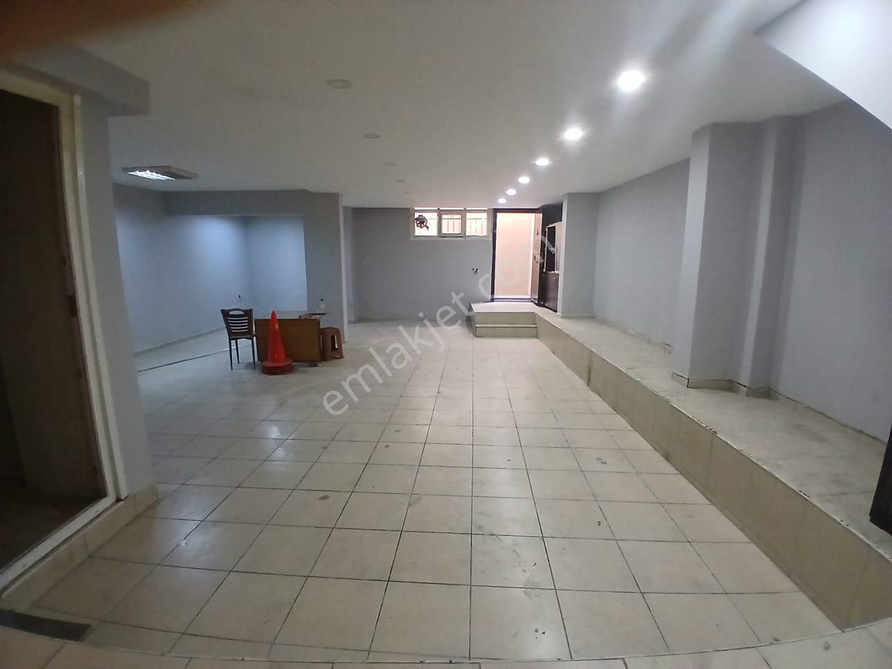 Bahçelievler Soğanlı'da Boyası Yapılmış Wc'li Mutfak'lı Çelik Kapılı Led'li Kiralık Bodrum Dükkan.