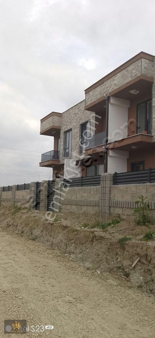 Satılık Geniş Tripleks Daire Teraslı, Bahçeli, Kapalı Otopark