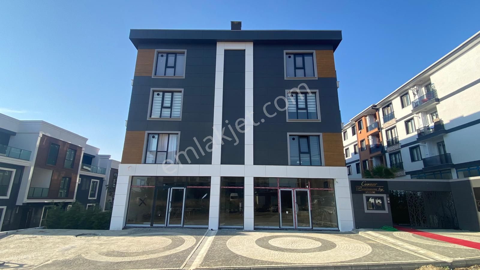 Silivri Mimar Sinan'da Sıfır 265m² Kullanım Ön Cephe 13.5 M
